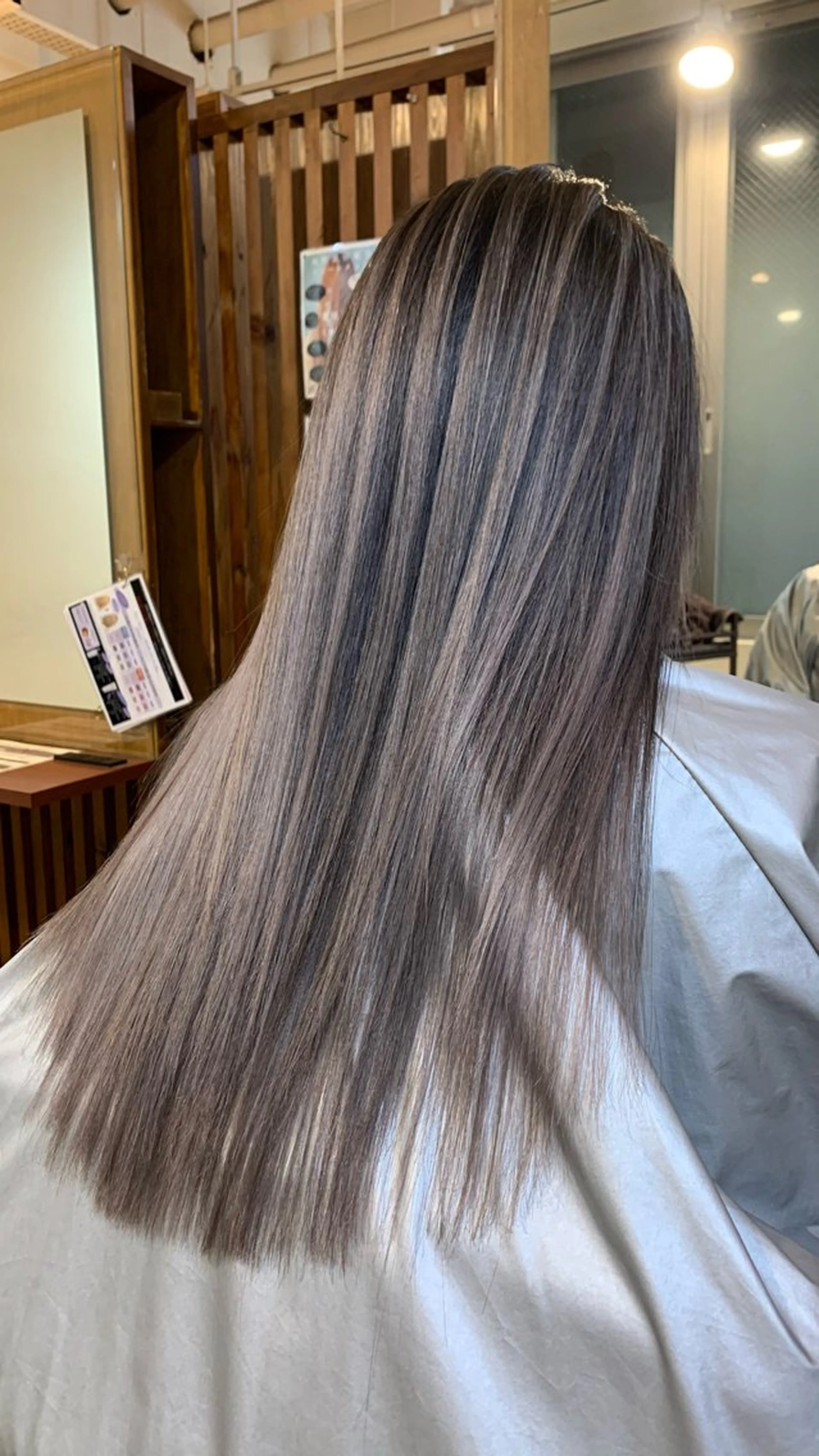 ロング カラー バレイヤージュ シルバー レイヤーカット カット ヘアカラー デザインカラー／ ハイトーン／竹井俊介のヘアスタイル