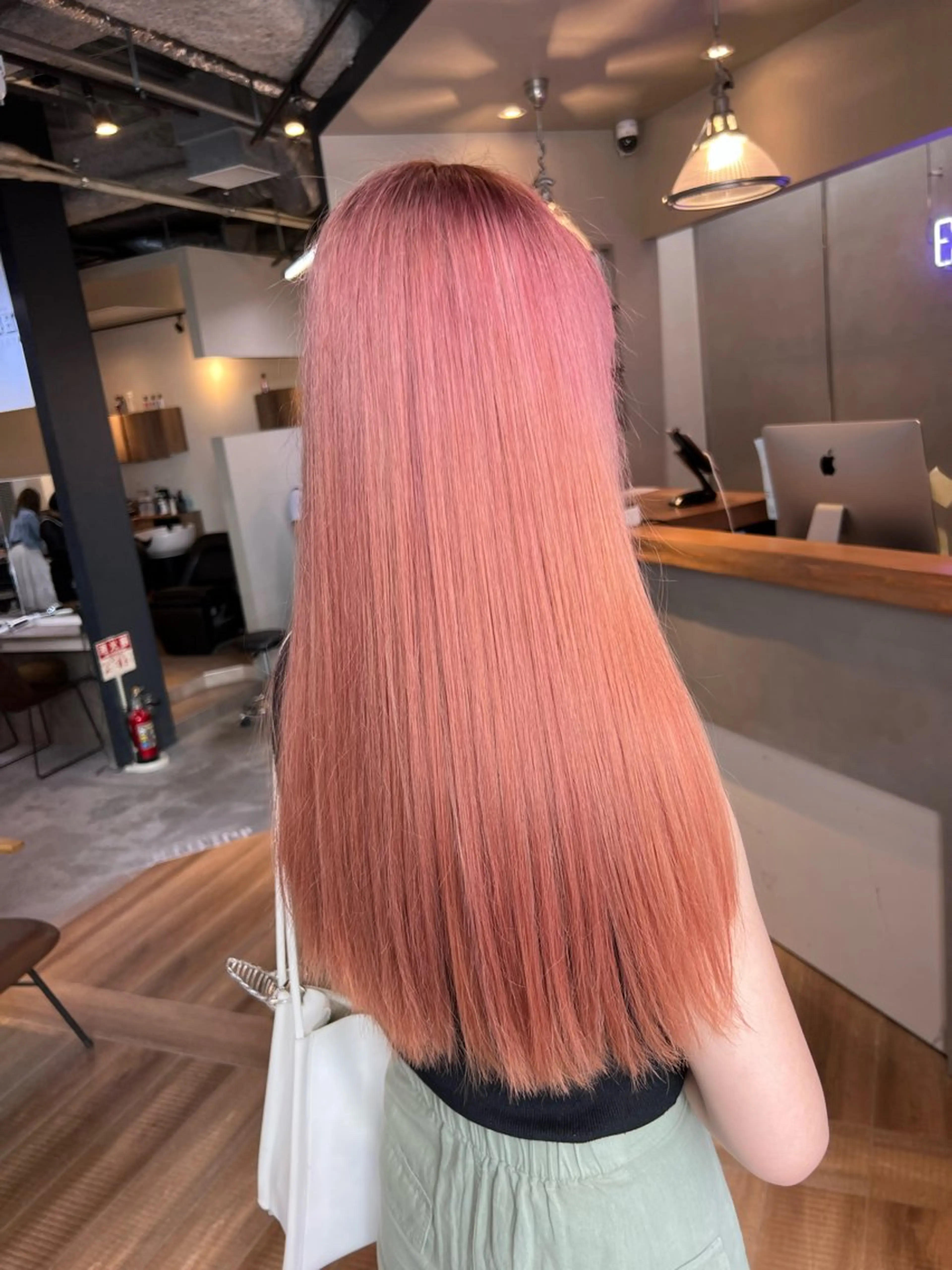 ロング カラー ベージュカラー ピンクカラー ピンクベージュ 赤み消しカラー✳️ 井上明日翔💫のヘアスタイル