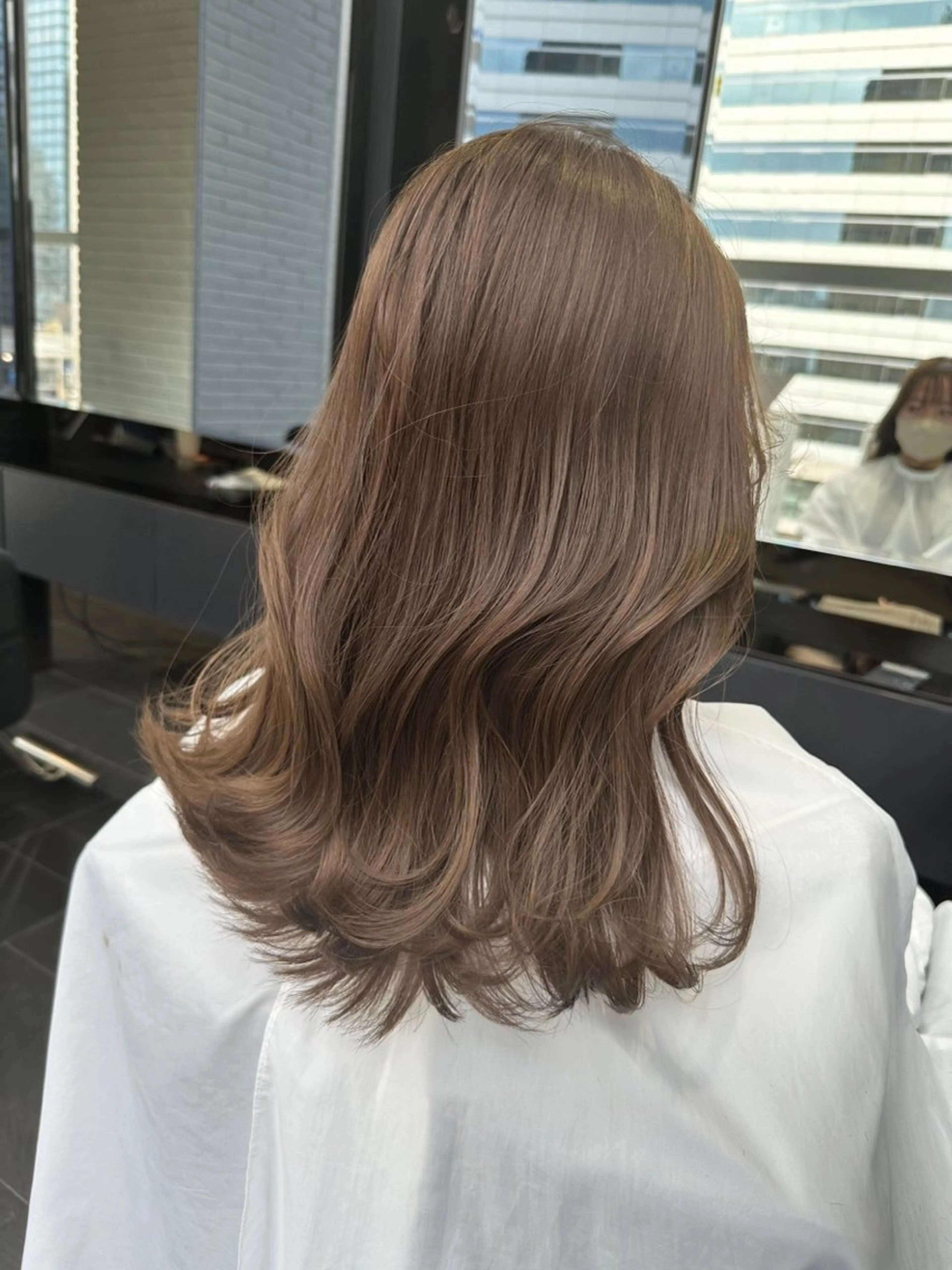 セミロング カラー 韓国風ヘア りん/ワンホン/艶髪 ／小顔顔周りカットのヘアスタイル