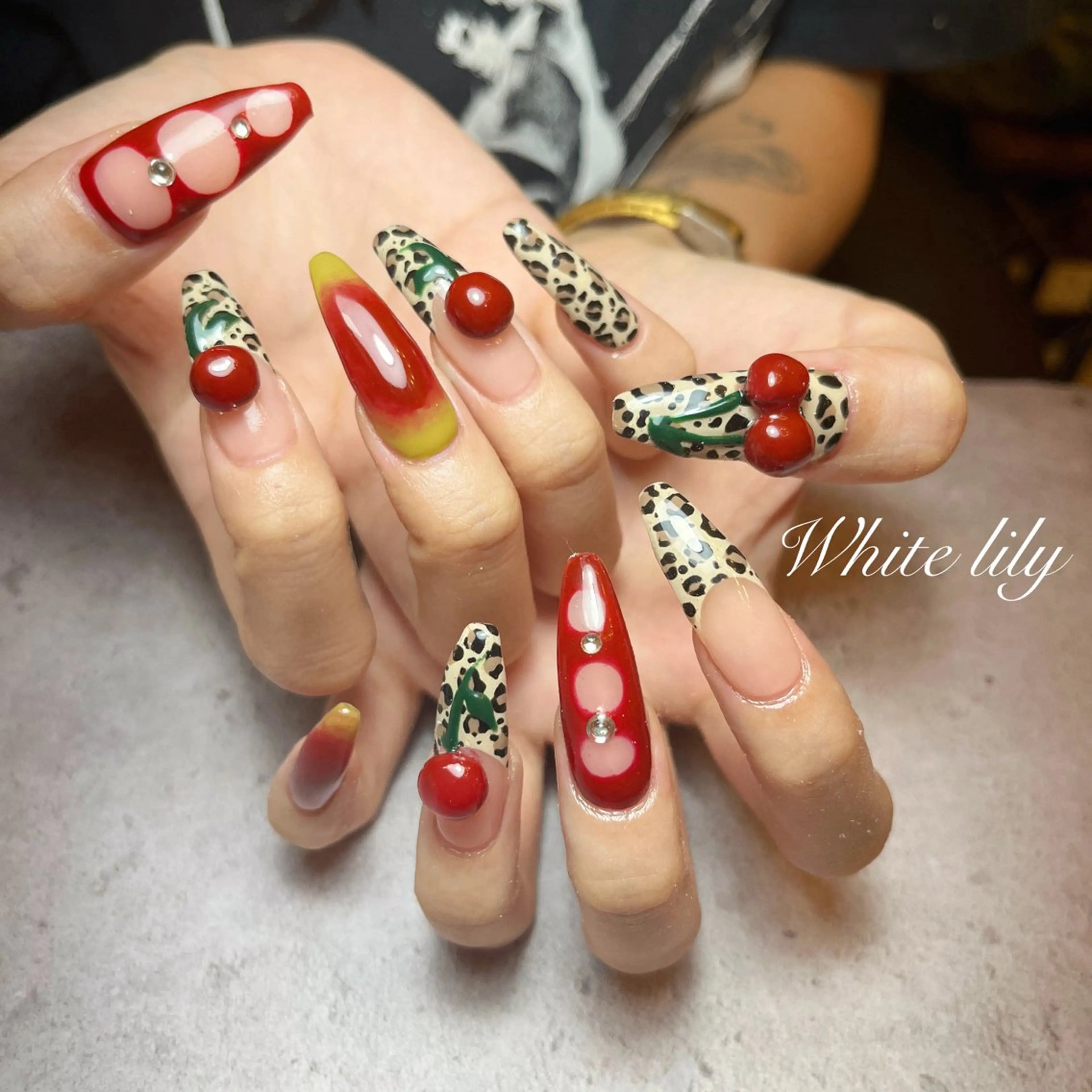 ネイル ハンドネイル White lily所属・牧田 雅世のネイルデザイン