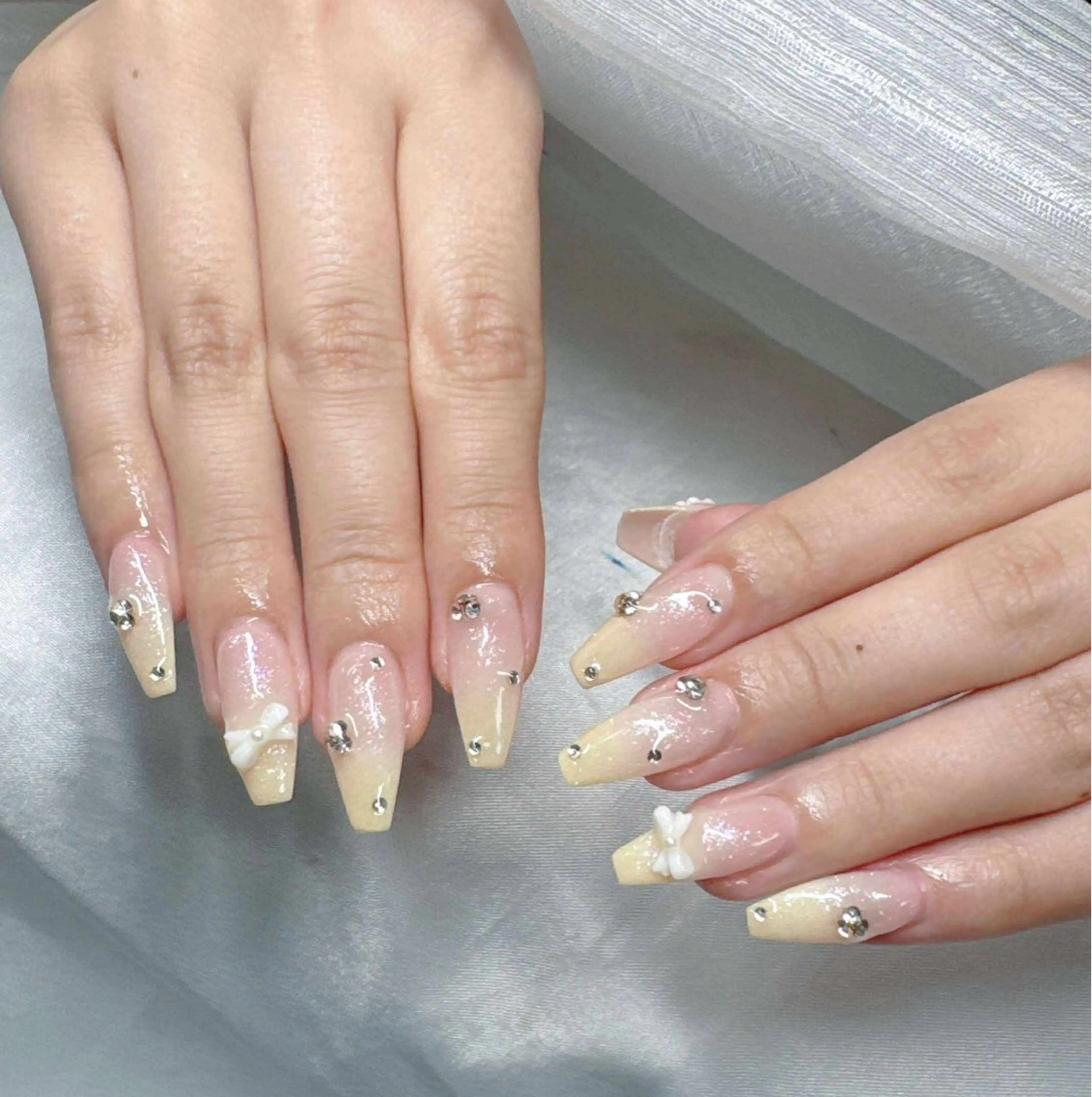 ネイル 長さ出し グラデーション 卒業式 キラキラネイル マグネットネイル ハンドネイル Lee Nailsのネイルデザイン