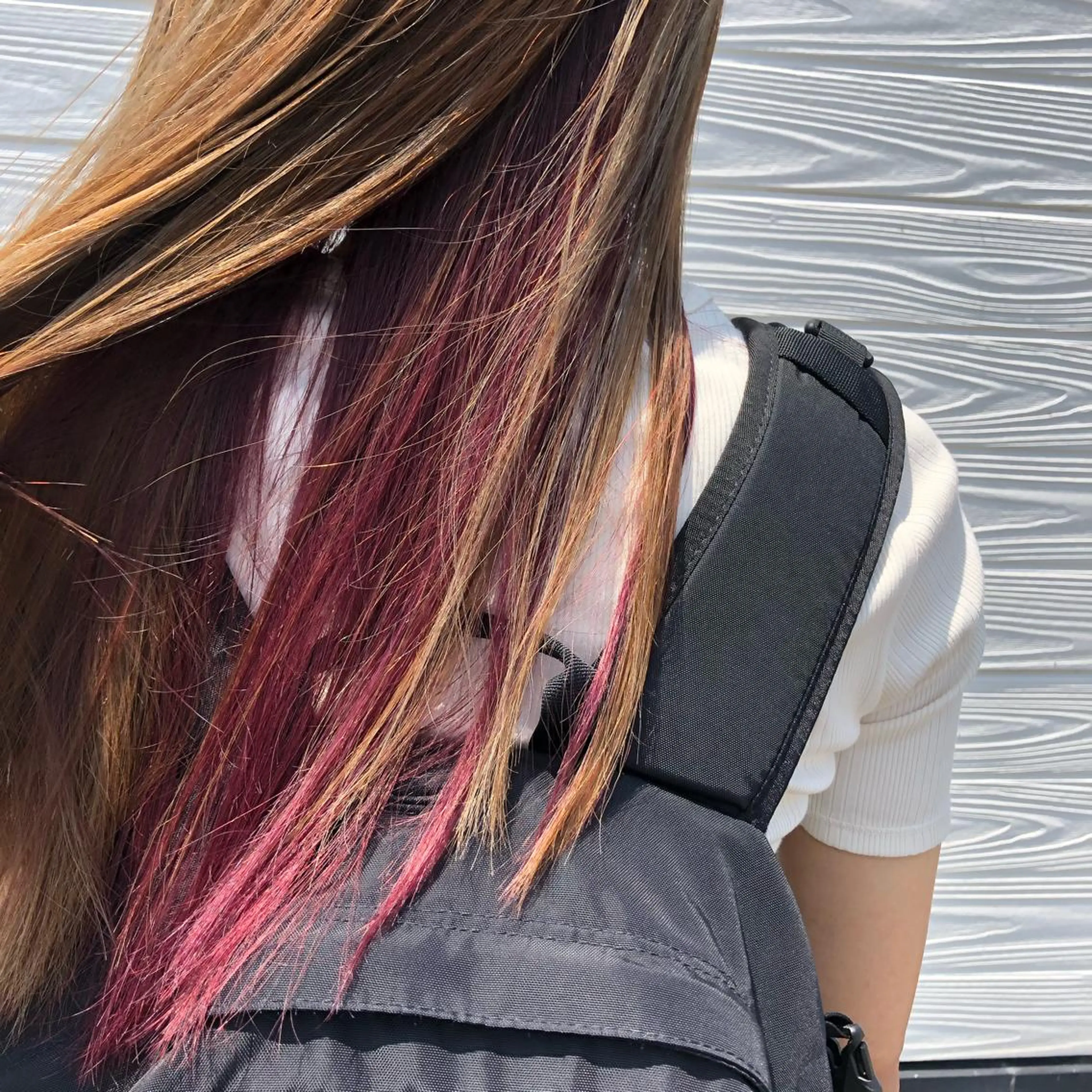 ロング ヘアカラー 半田 知穂のヘアスタイル