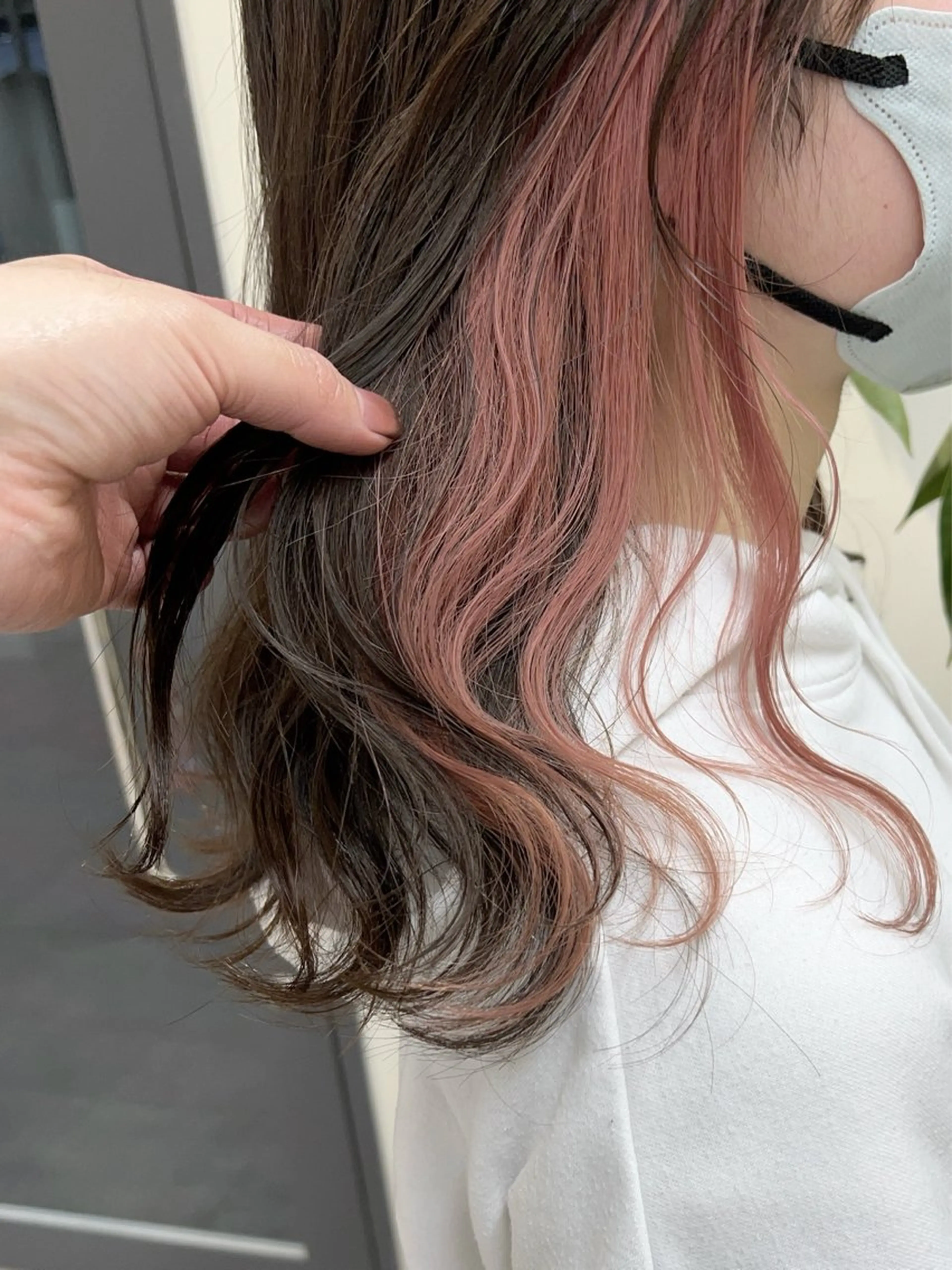 ミディアム カラー ピンクカラー ホワイトピンク ヘアカラー メンズ レイヤー ウルフ 弓木啓輔のヘアスタイル