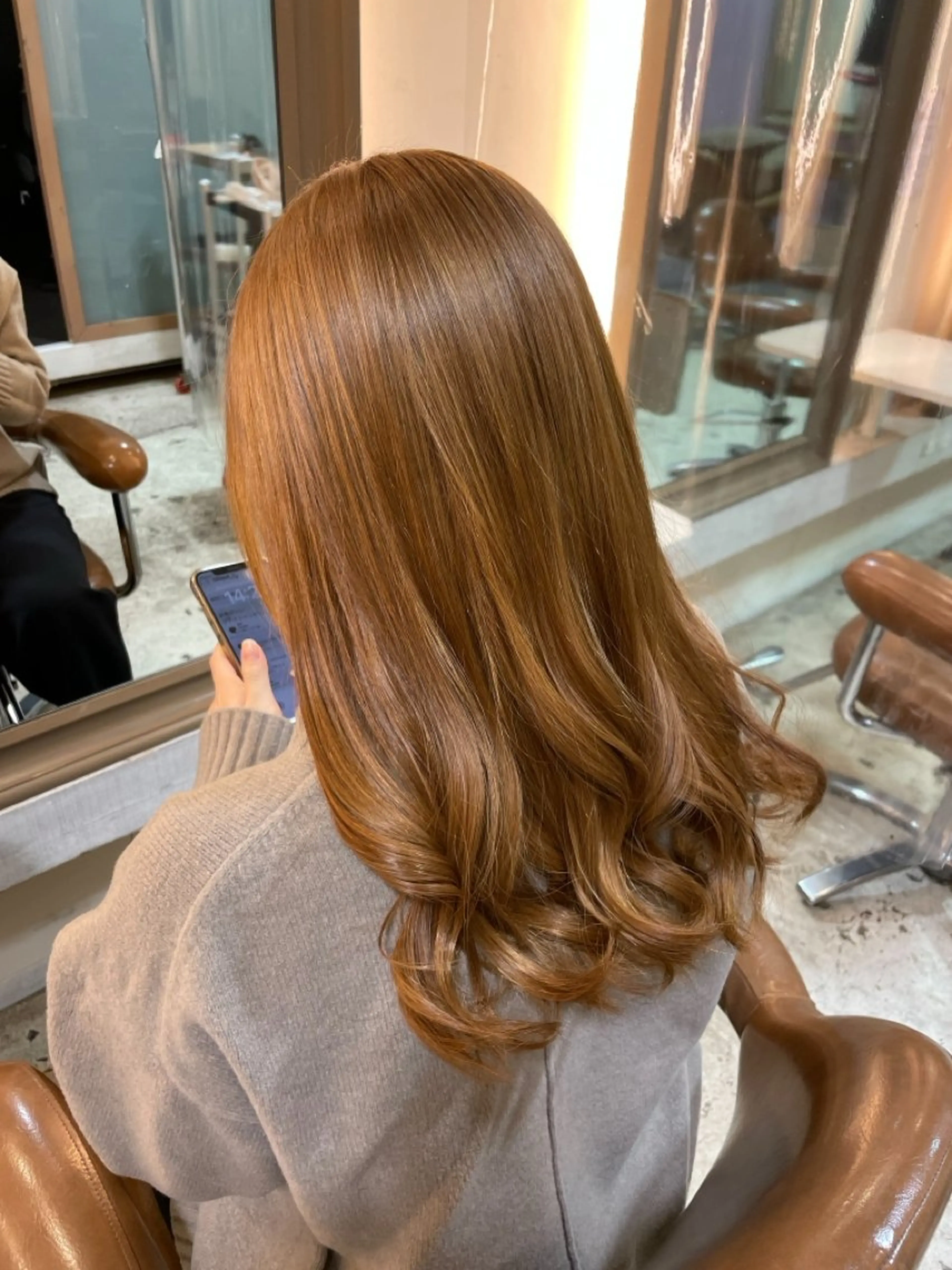 ロング タツキ／レイヤー／ パーマ／艶カラーのヘアスタイル