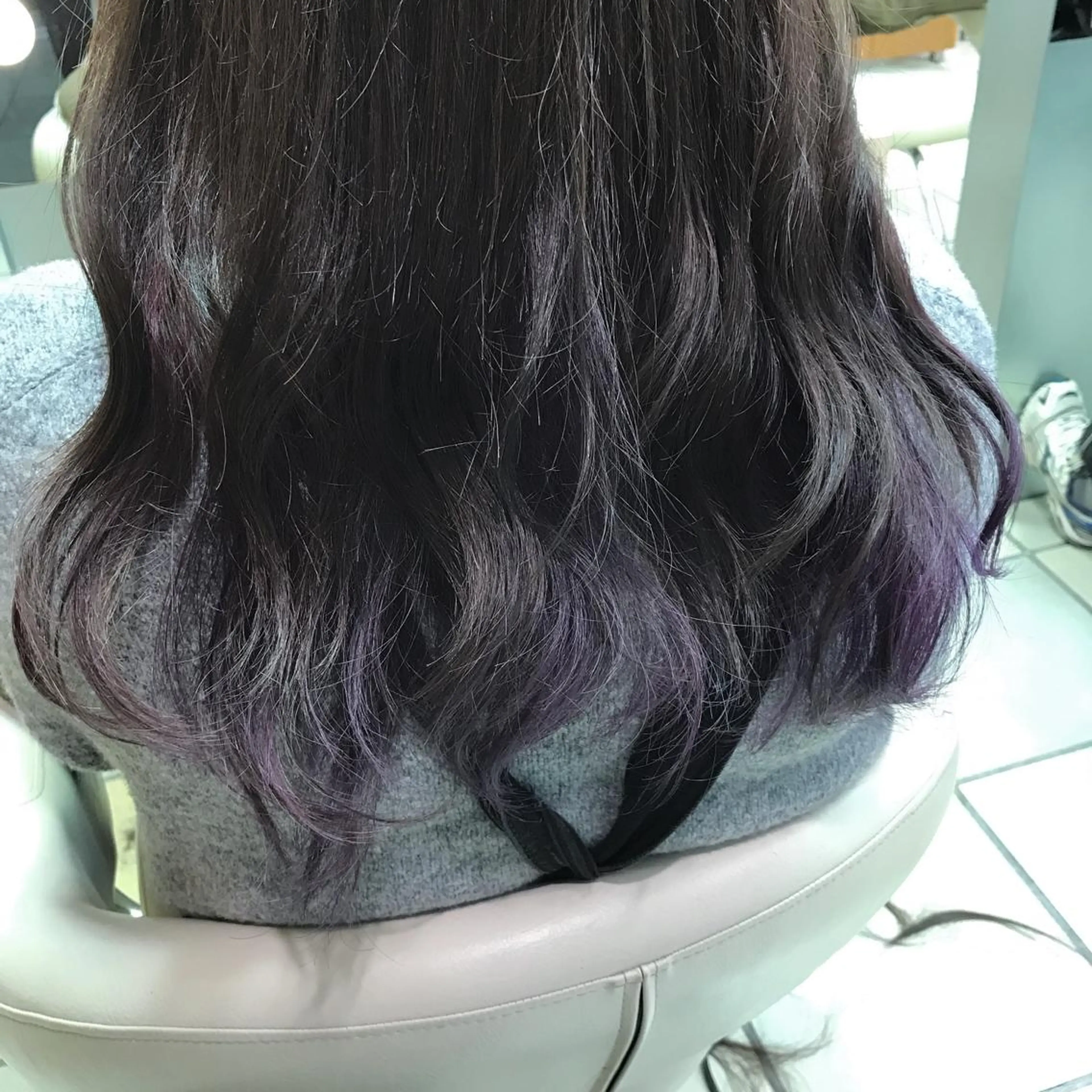 ミディアム セミロング ロング カラー グレージュ バイオレットカラー バイオレットグレージュ にった みずきのヘアスタイル