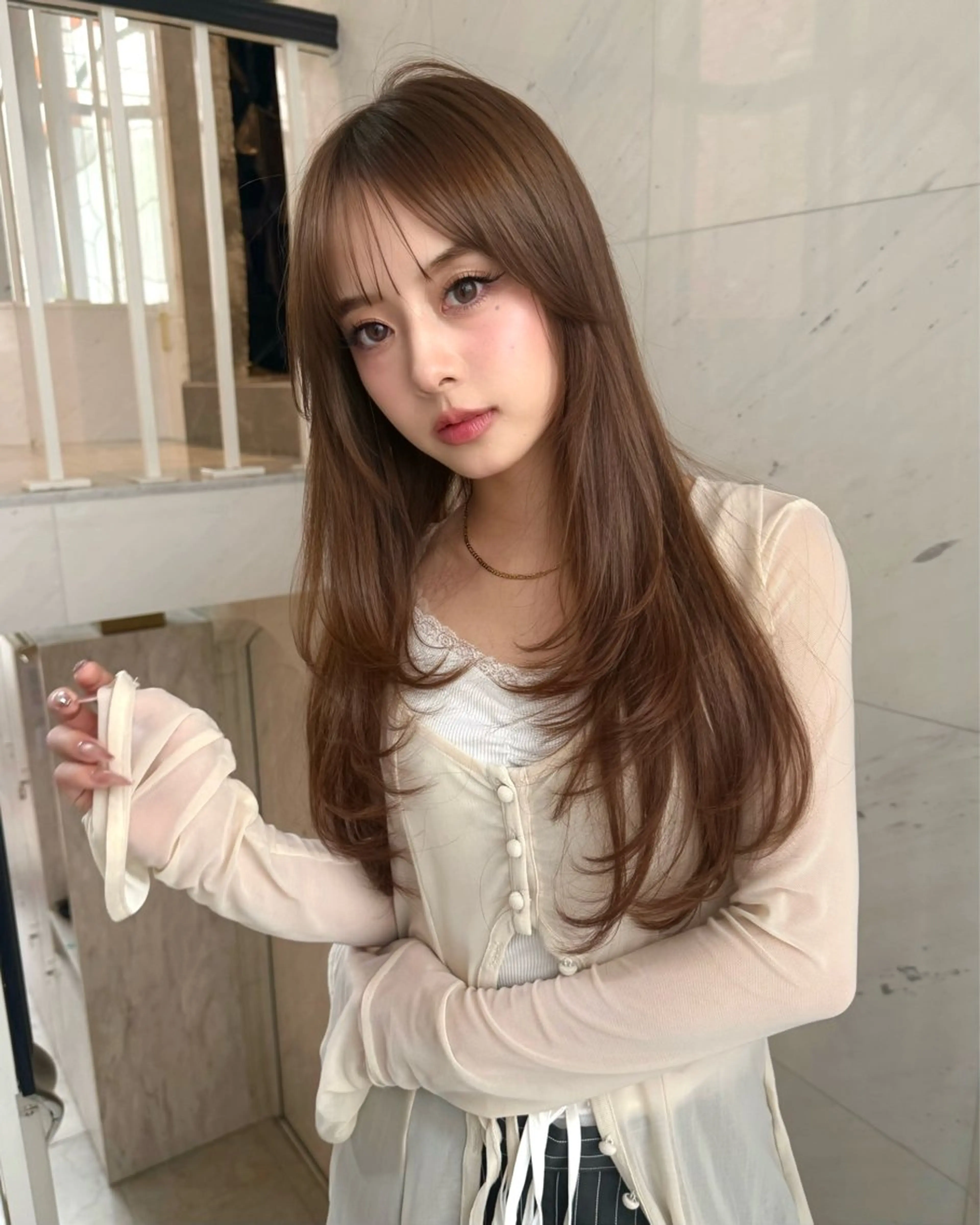 ロング ケアカラー 顔まわりレイヤー 韓国風ヘア レイヤーカット 柔らかい透明感カラー ♡Chihiroのヘアスタイル