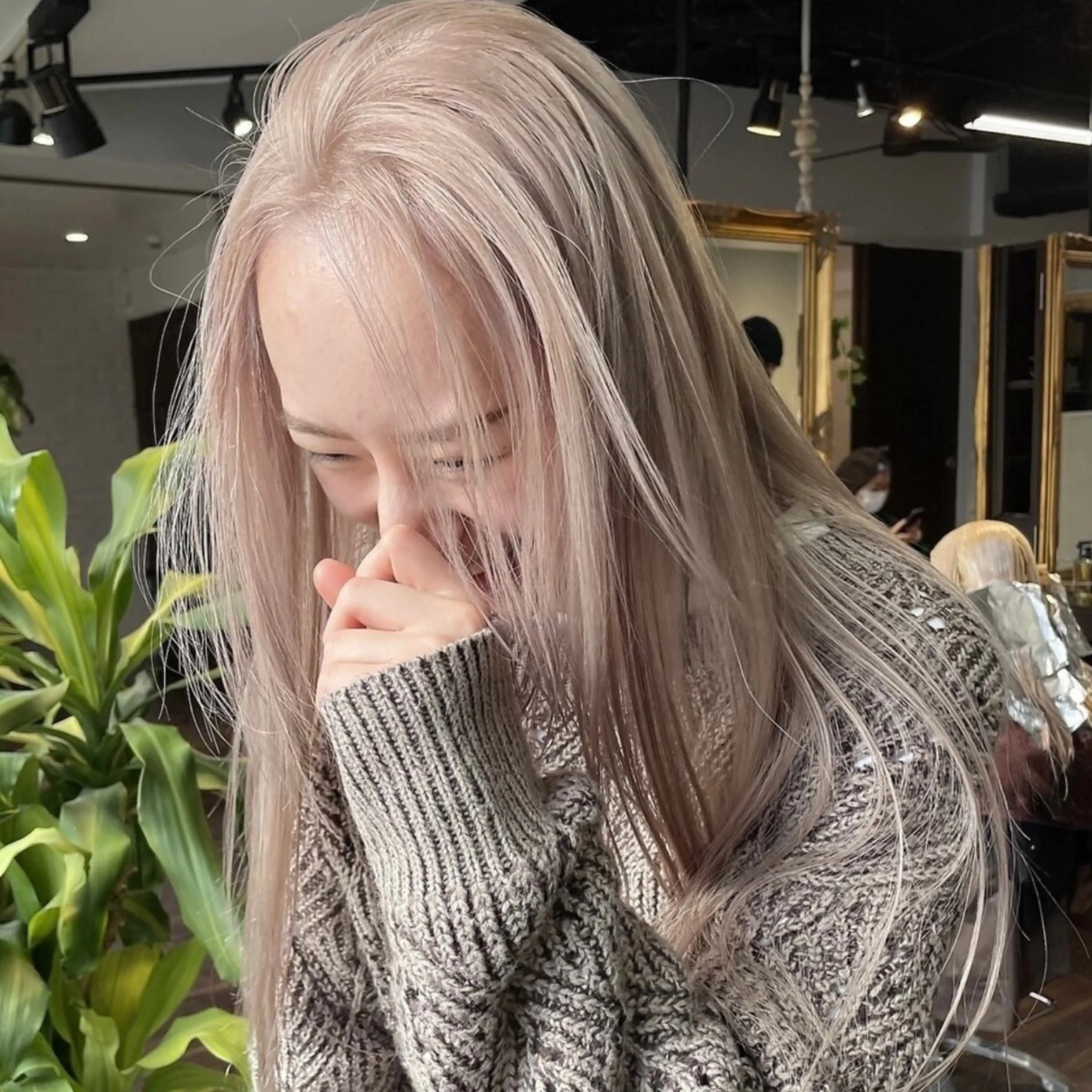 ショート カラー ベージュカラー デザインカラー ダブルカラー ハイトーンカラー イルミナカラー ヘアカラー トリートメント ボブ/ダブルカラー 縮毛矯正/支持多数のヘアスタイル