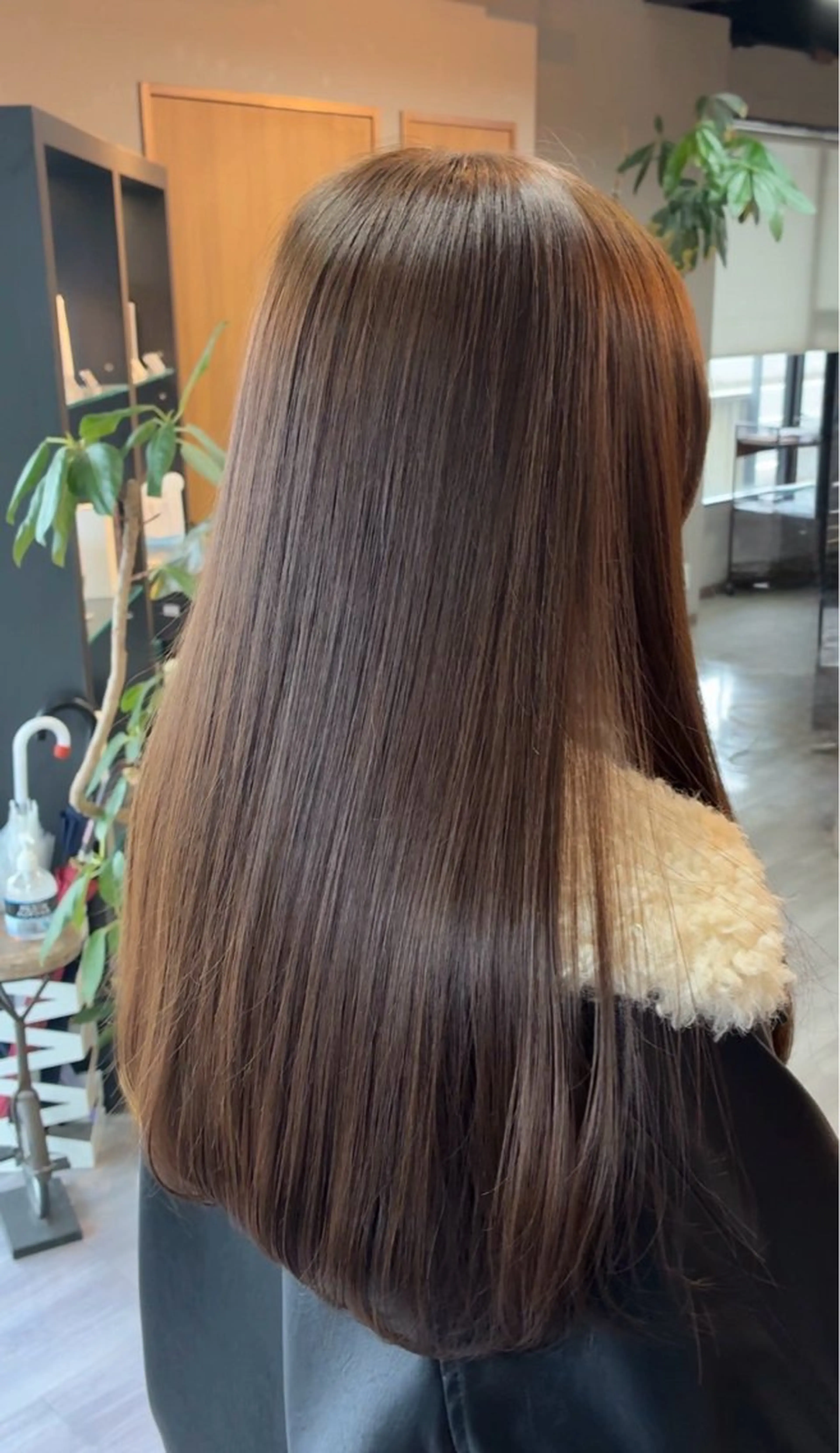 ロング カラー ベージュカラー ミルクティーベージュ ヘアカラー arika hair make所属・arika もえのヘアスタイル