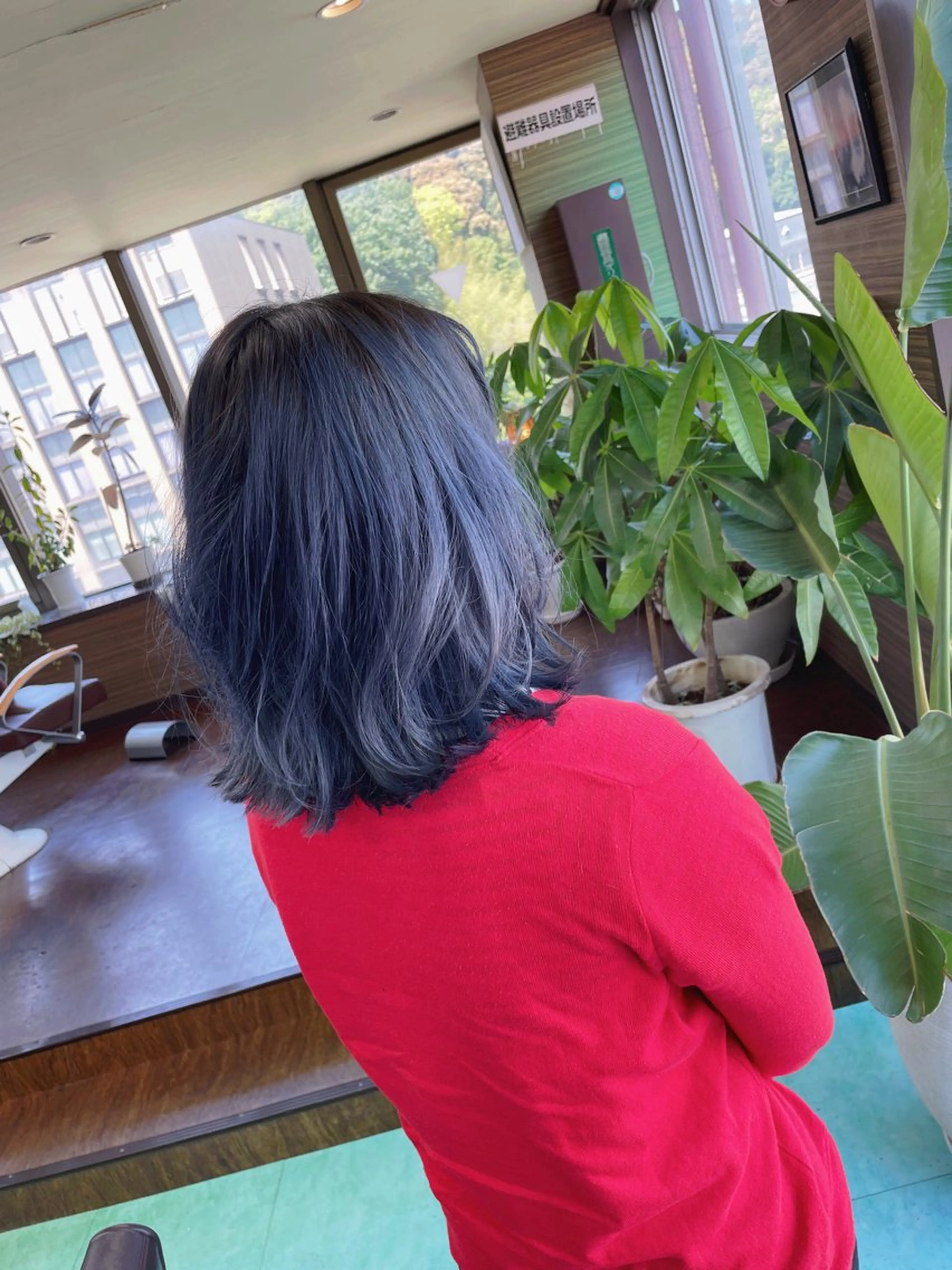 ミディアム カラー ブリーチ ブルーカラー ヘアカラー 土居 正季のヘアスタイル