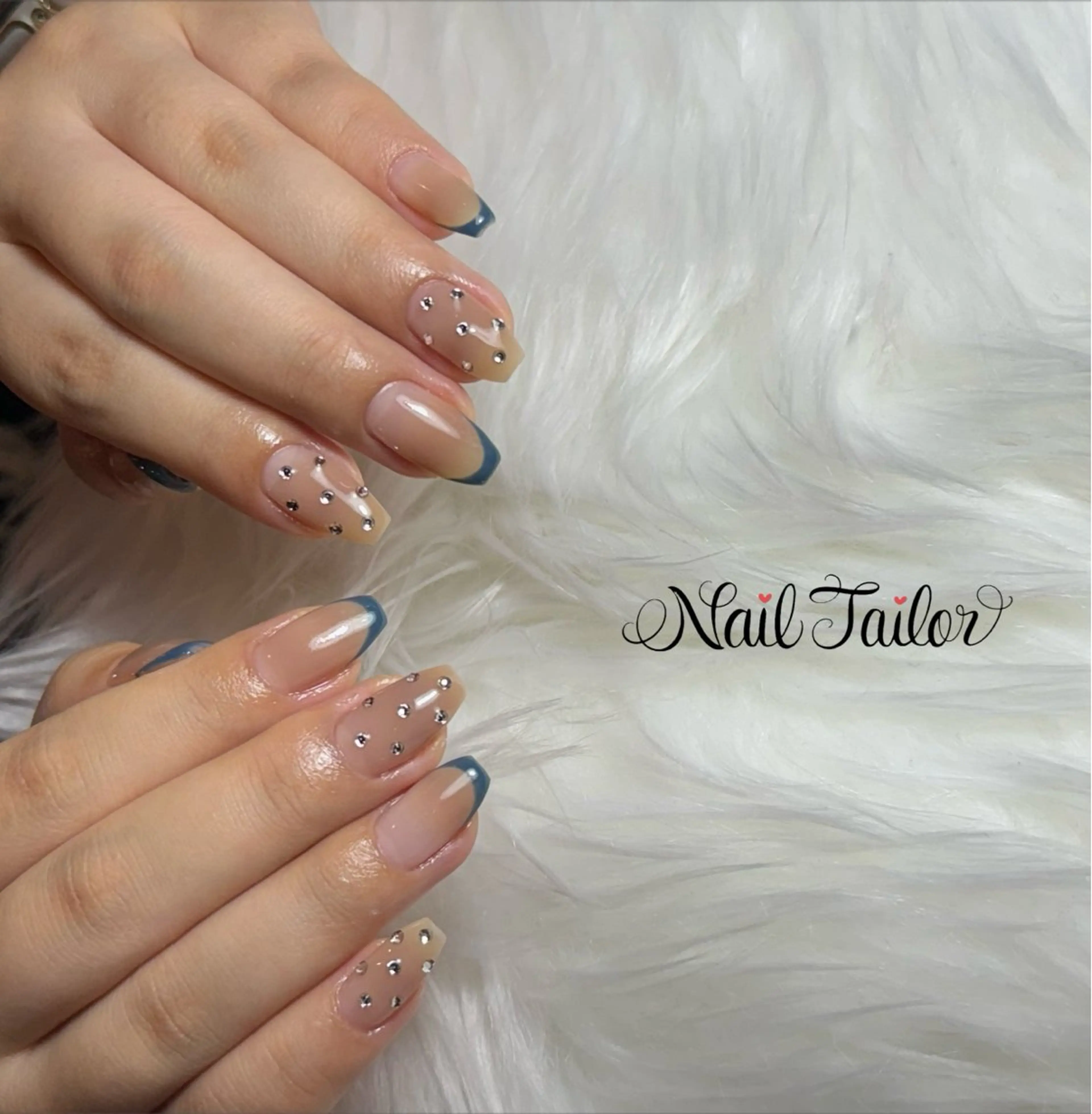 ネイル ブルー フレンチネイル キラキラネイル 黄色 ハンドネイル 〜Nail Tailor〜 ネイルテイラー所属・NailTailor ネイルテイラーのネイルデザイン