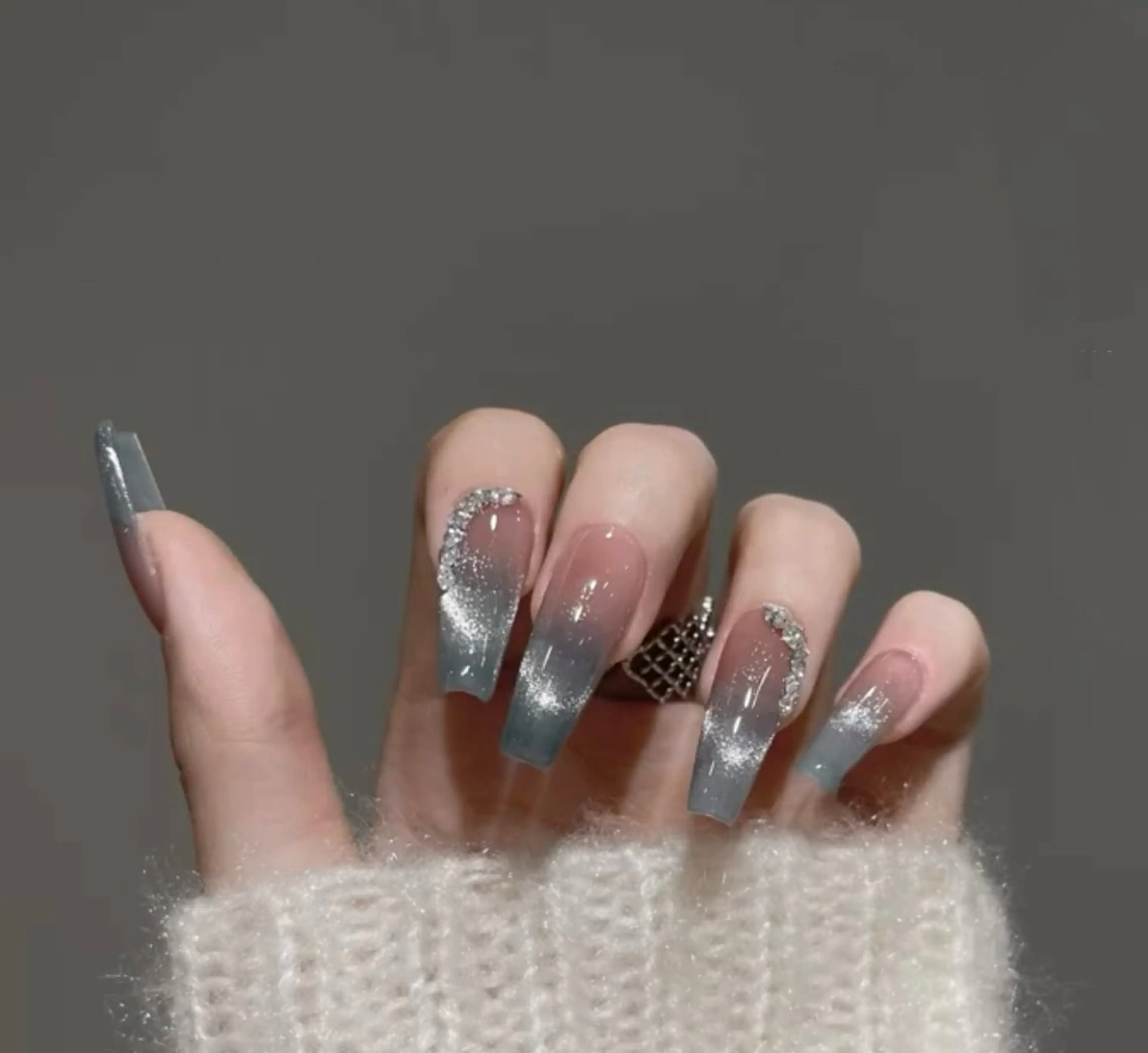 ネイル ハンドネイル リボン、ガーリー パーツ放題専門店のネイルデザイン