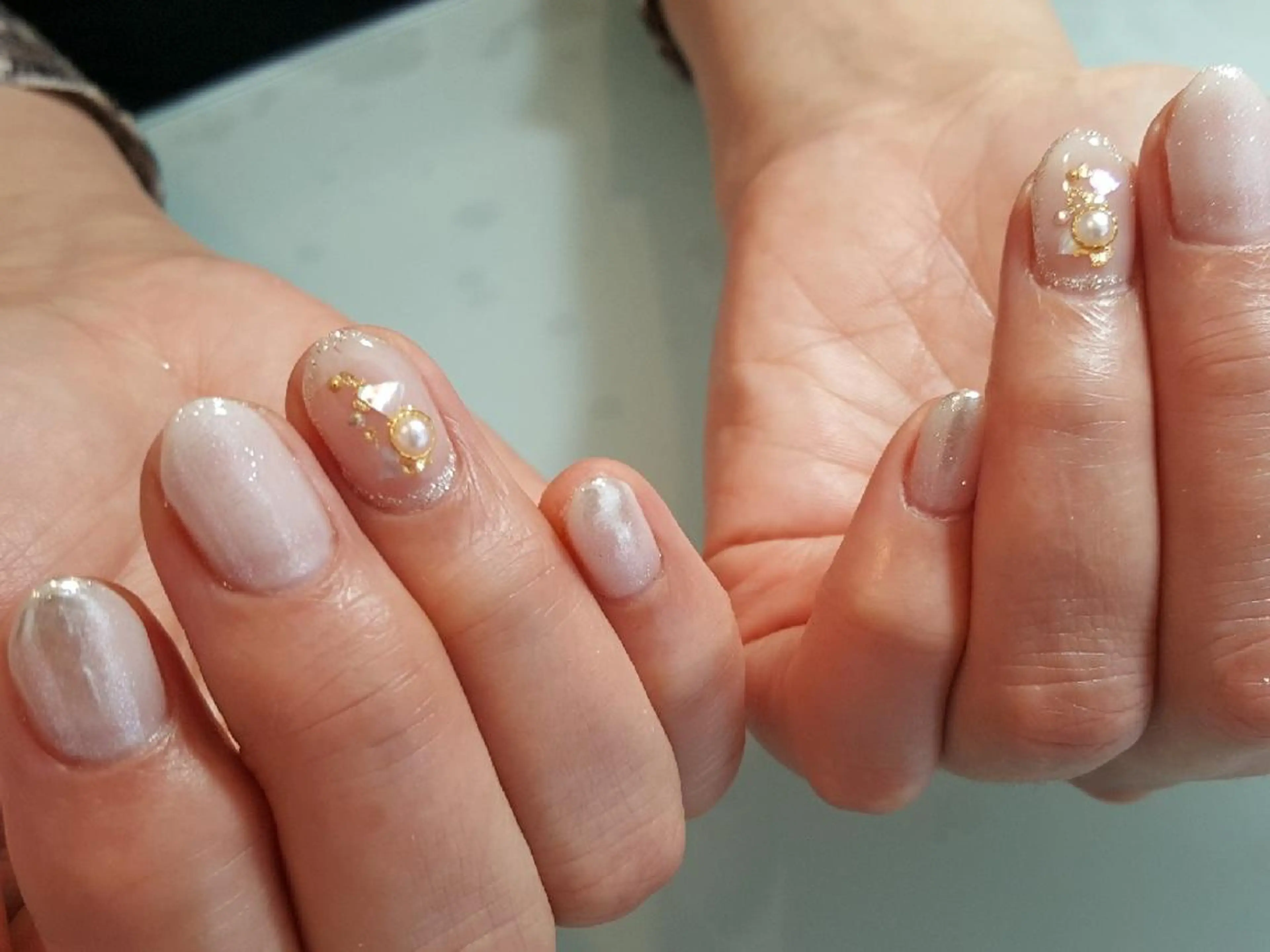 ネイル ストーンネイル ホワイト 人気エリア💖完全個室【ルリエ】所属・ネイルサロン Lelienルリエのネイルデザイン