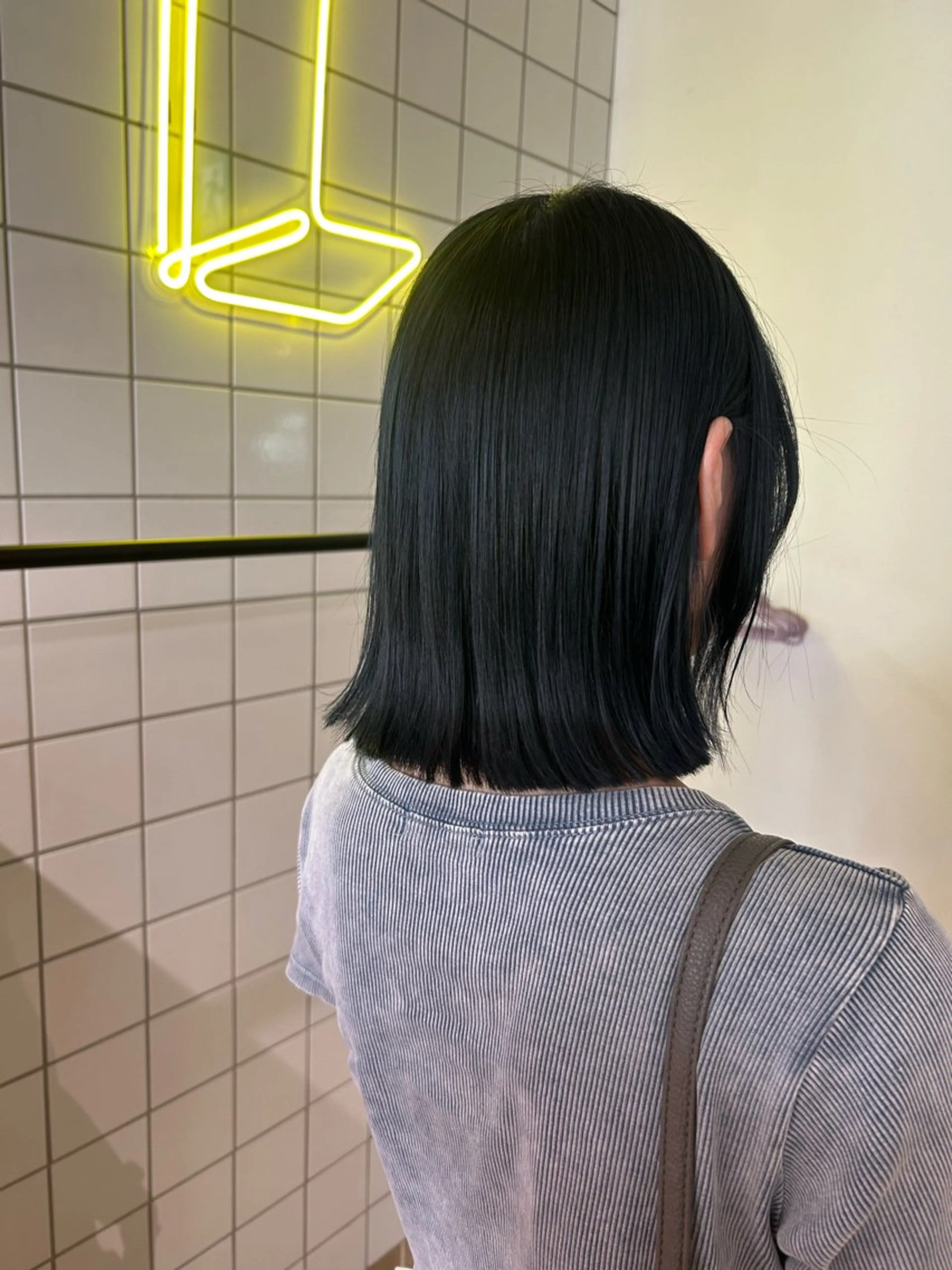 カラー ネイビーカラー カット ヘアカラー ベージュ/ダブルカラ ー/新潟駅/青柳萌果のヘアスタイル