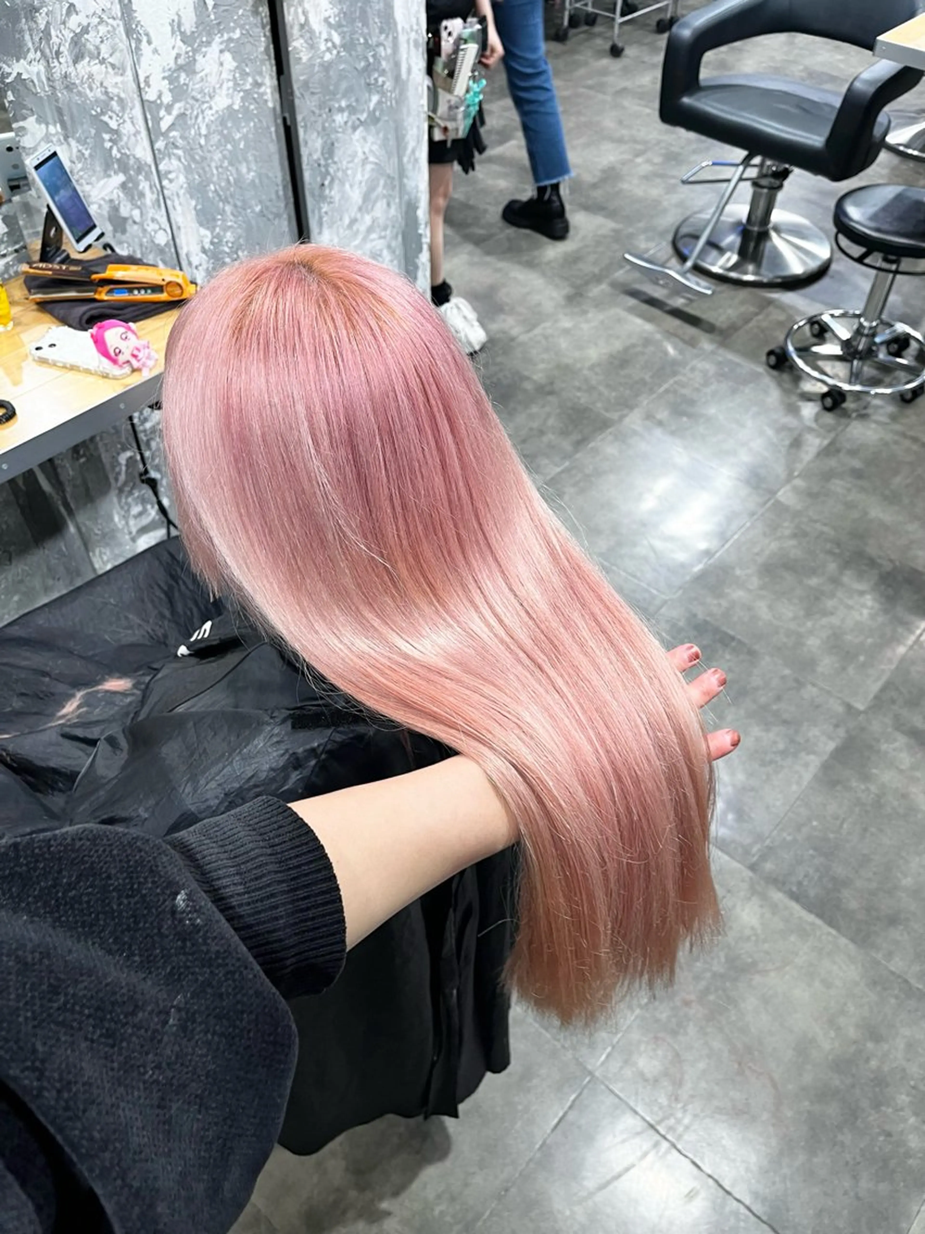 ロング カラー ヘアカラー ハイトーンカラー 🦄レイヤーカットのヘアスタイル