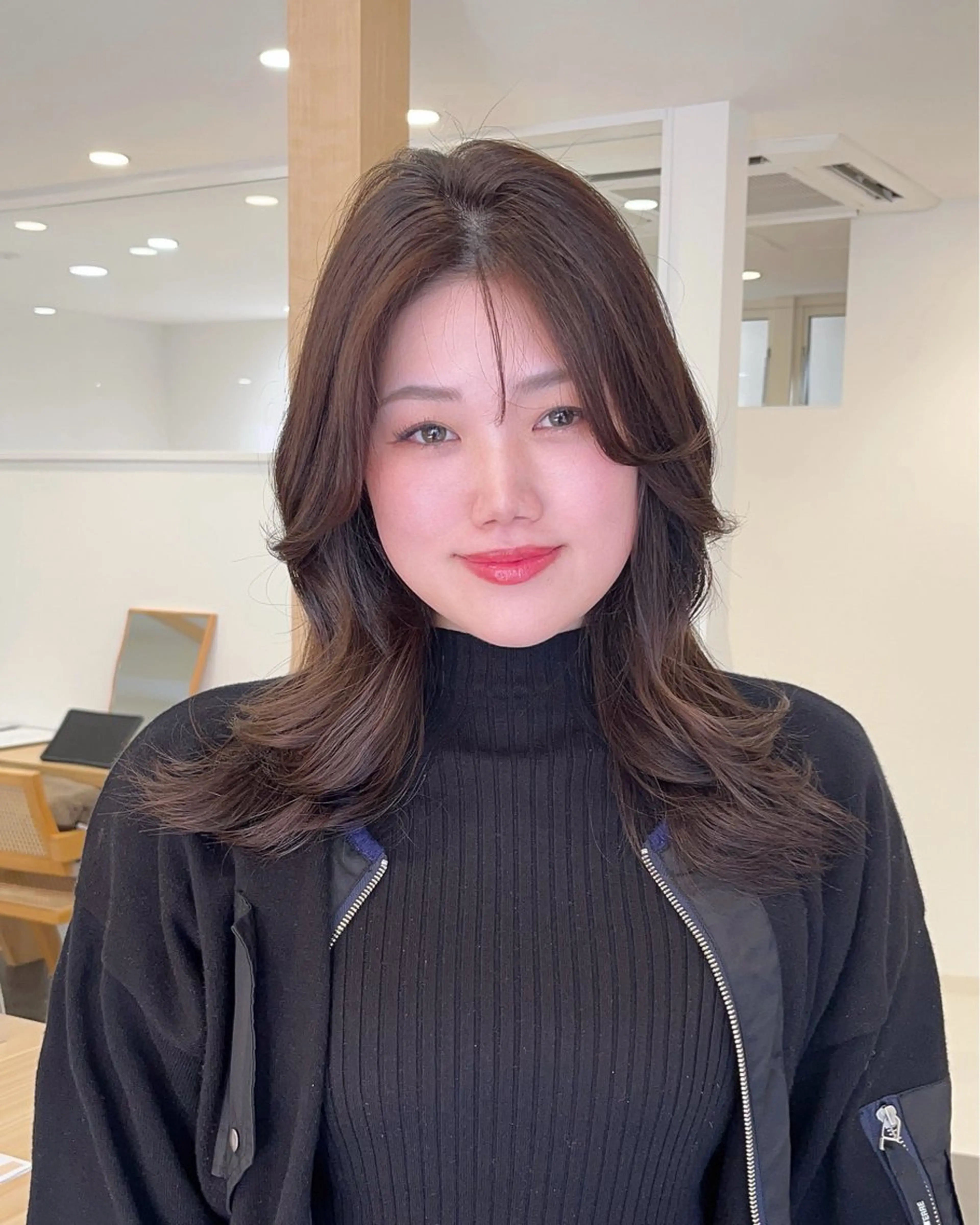 セミロング カラー MIZUKI🫧ྀི 韓国ヘアAFLOATのヘアスタイル