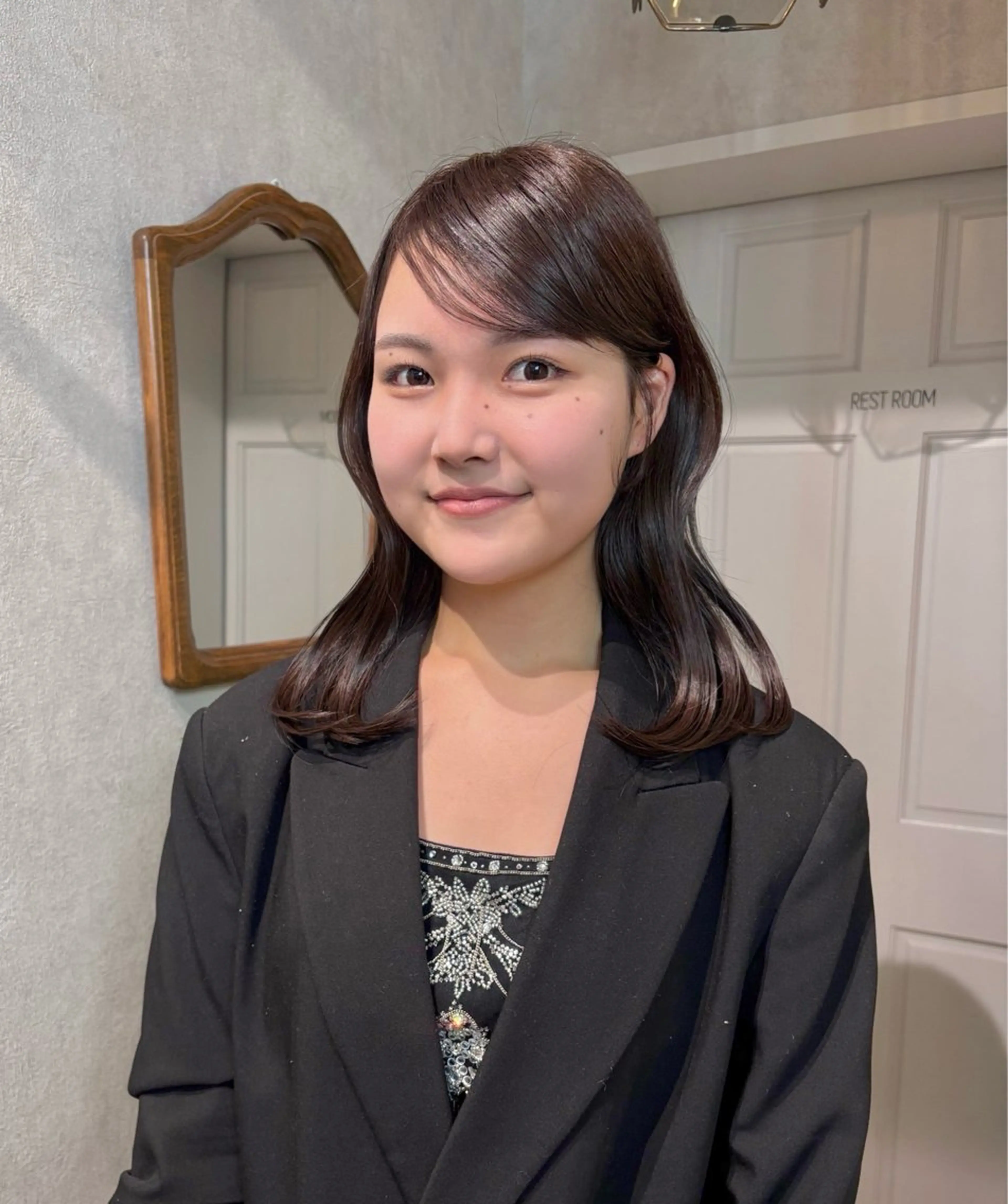 セミロング ヘアアレンジ ヘアセット 艶ハイトーン/ 輝保🤍✨のヘアスタイル