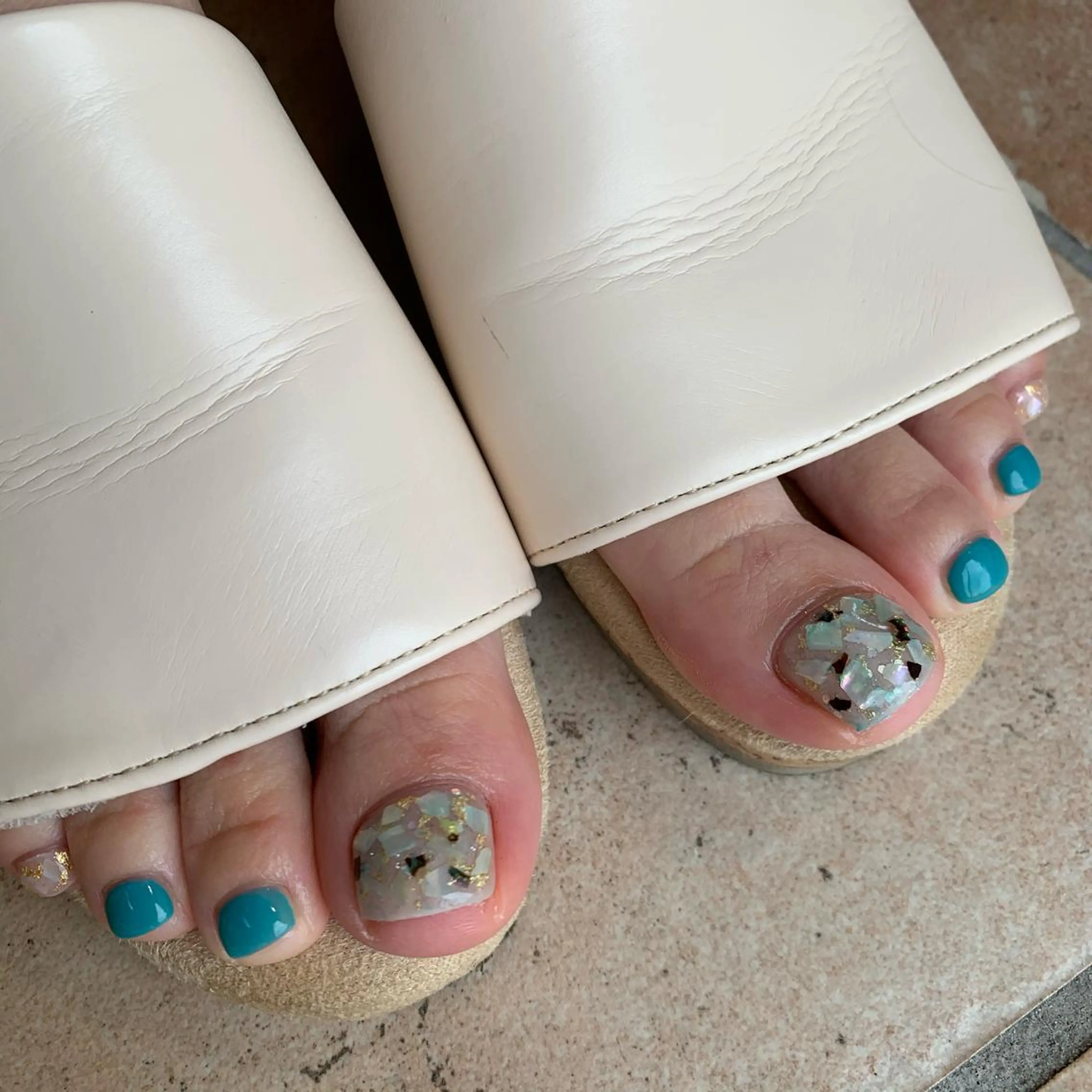 ネイル ブルー フットネイル フットネイル 佐藤 穂乃香のネイルデザイン