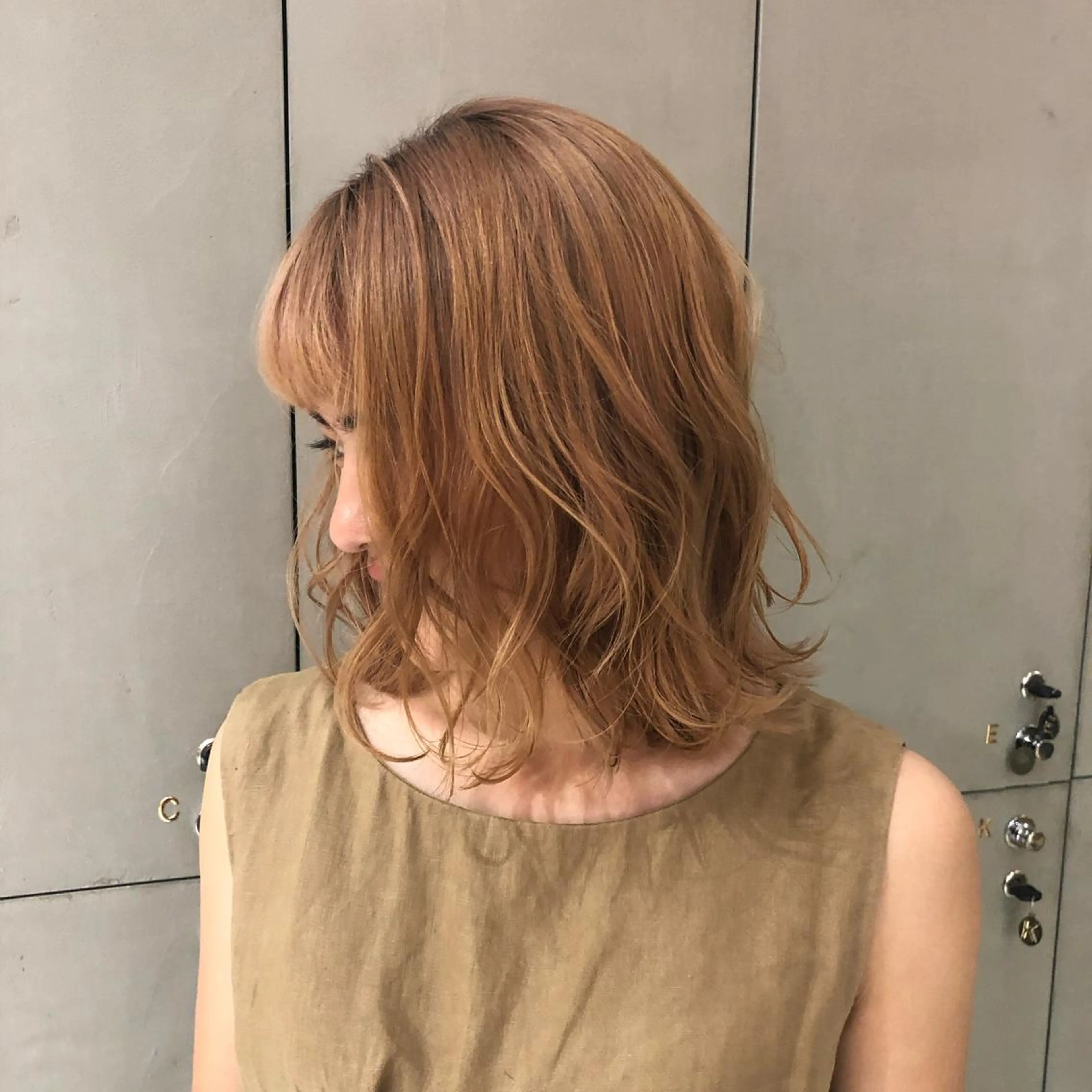 ミディアム レイヤーカット 古屋 花織のヘアスタイル