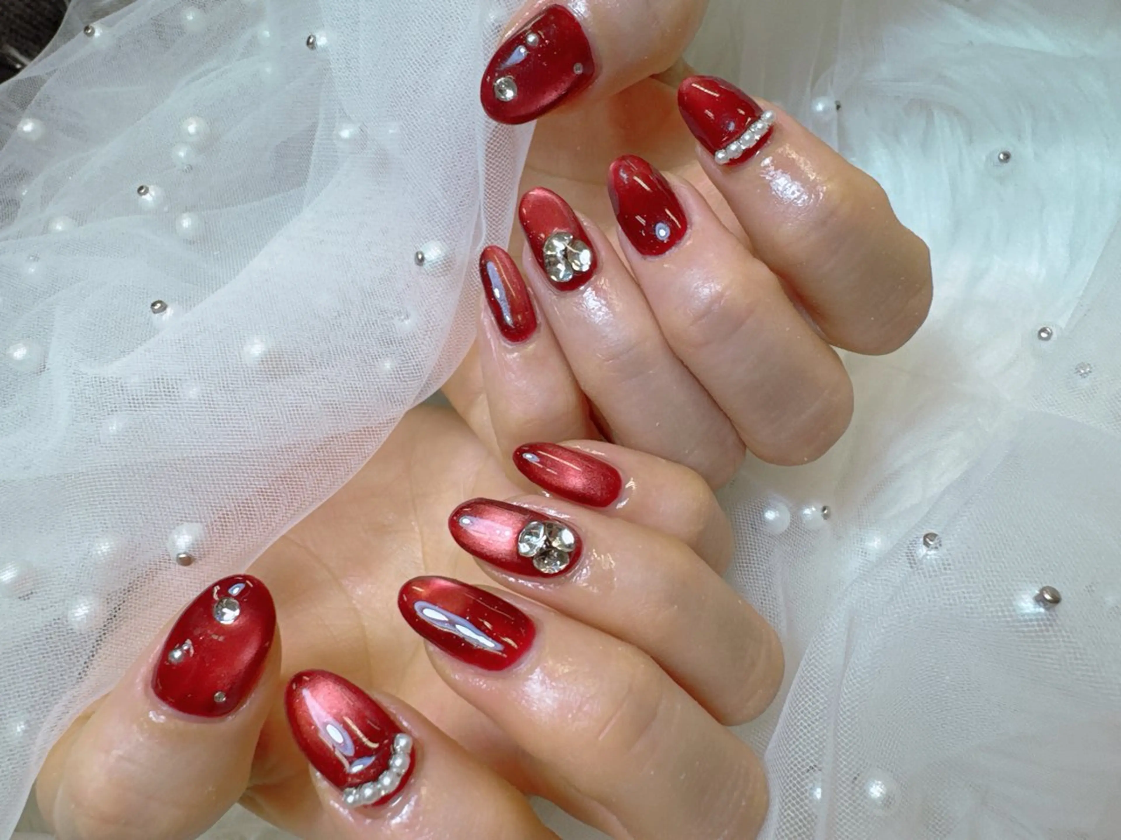 ネイル 成人式 フレンチネイル ジェルネイル ガラスフレンチ キラキラネイル ハンドネイル クイーンズネイル銀座所属・Queeens nailのネイルデザイン