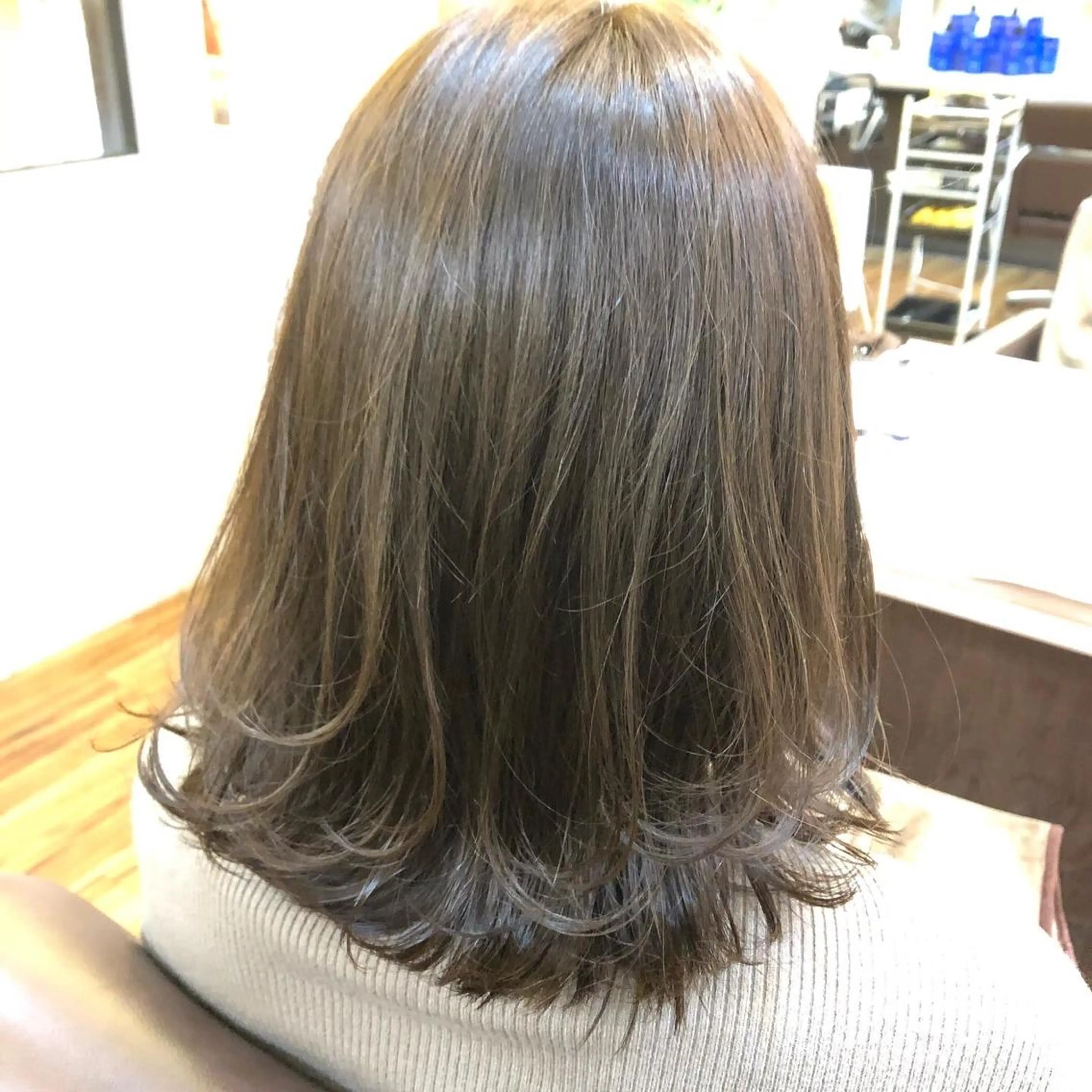 ミディアム Well's TAIGAのヘアスタイル