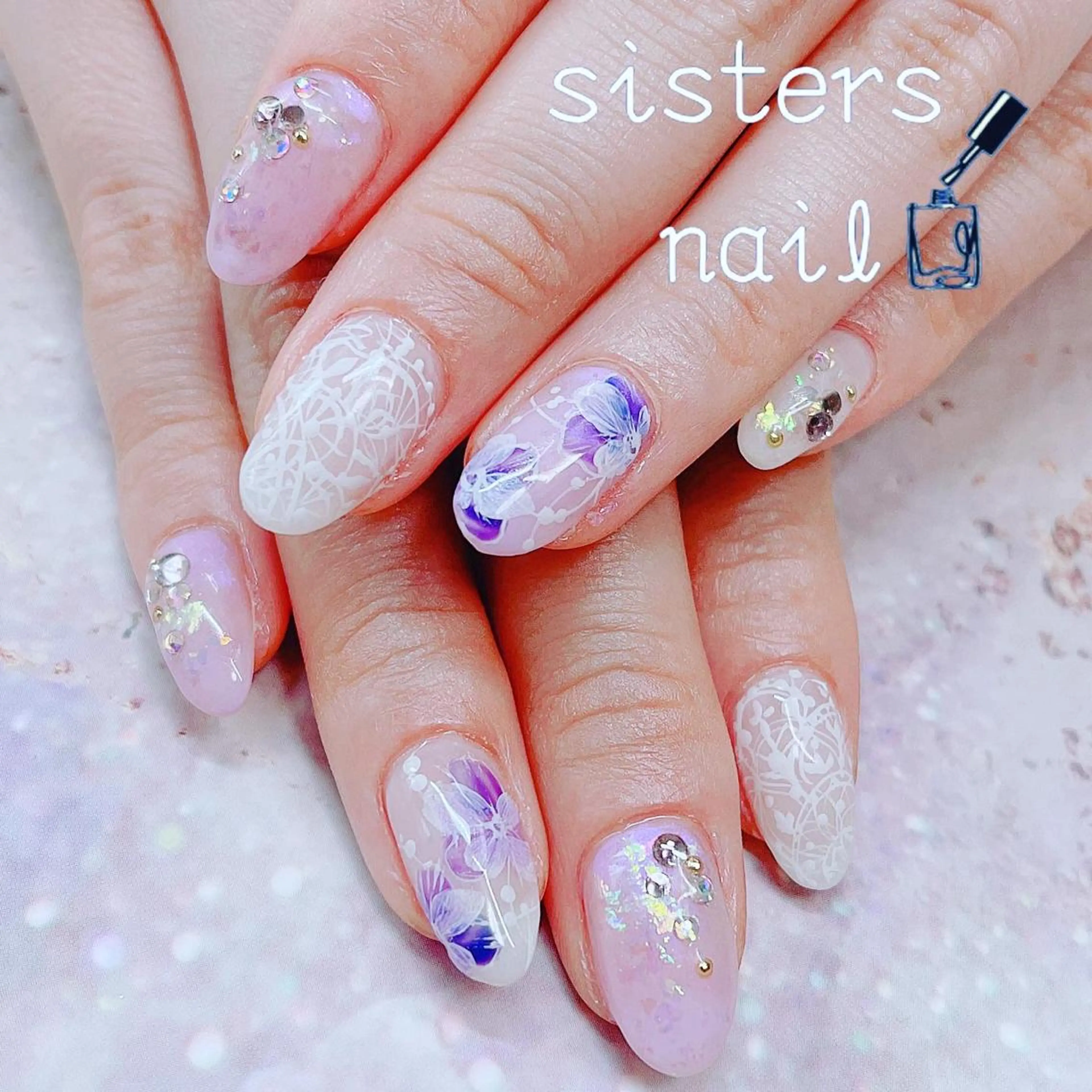 ネイル アートネイル フラワーネイル レース ニュアンスネイル パープル ハンドネイル ハンドケア sisters nail.fのネイルデザイン