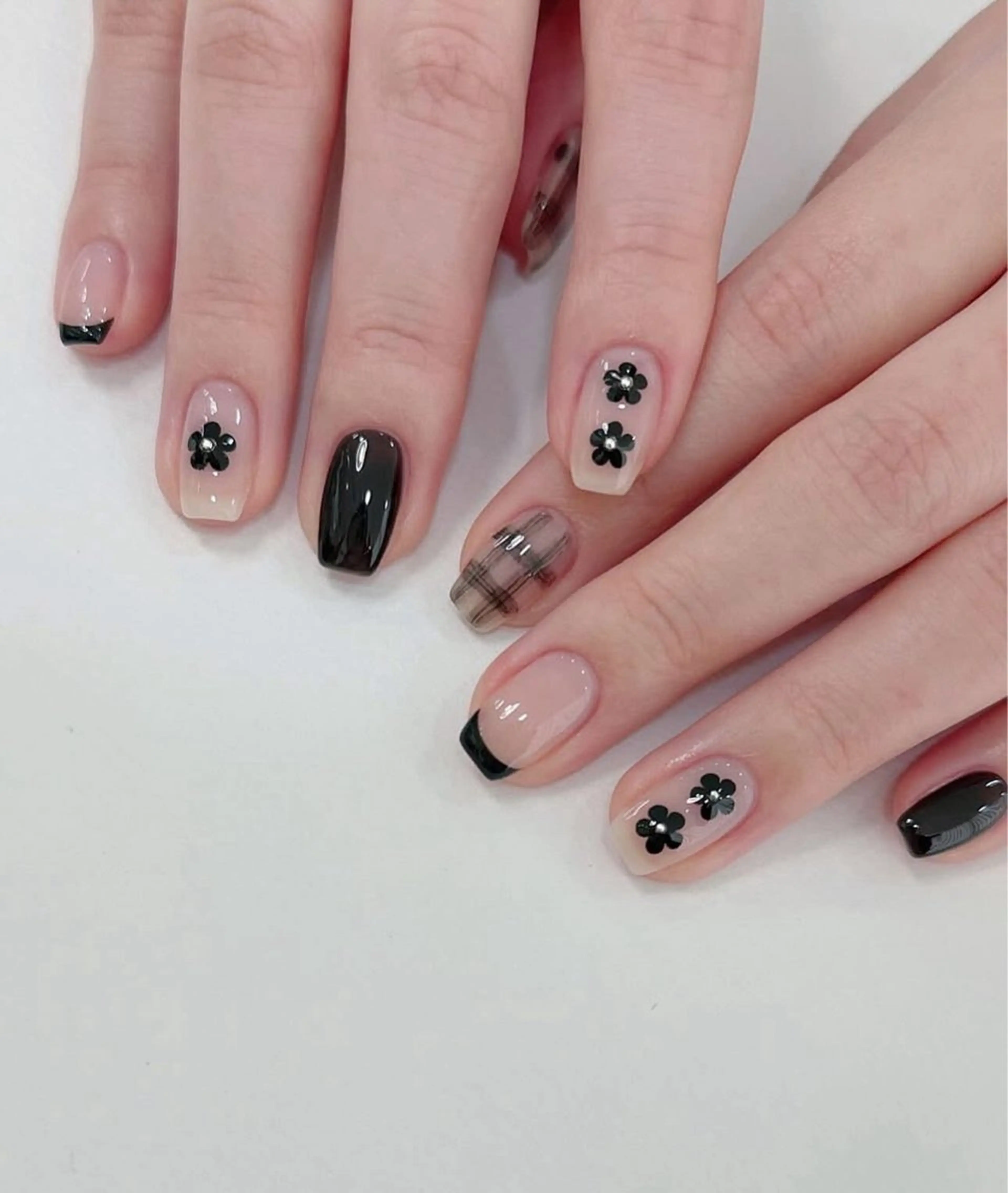 ネイル チークネイル フレンチネイル グラデーション 韓国ネイル マグネットネイル Hana nail所属・Hana Nailのネイルデザイン