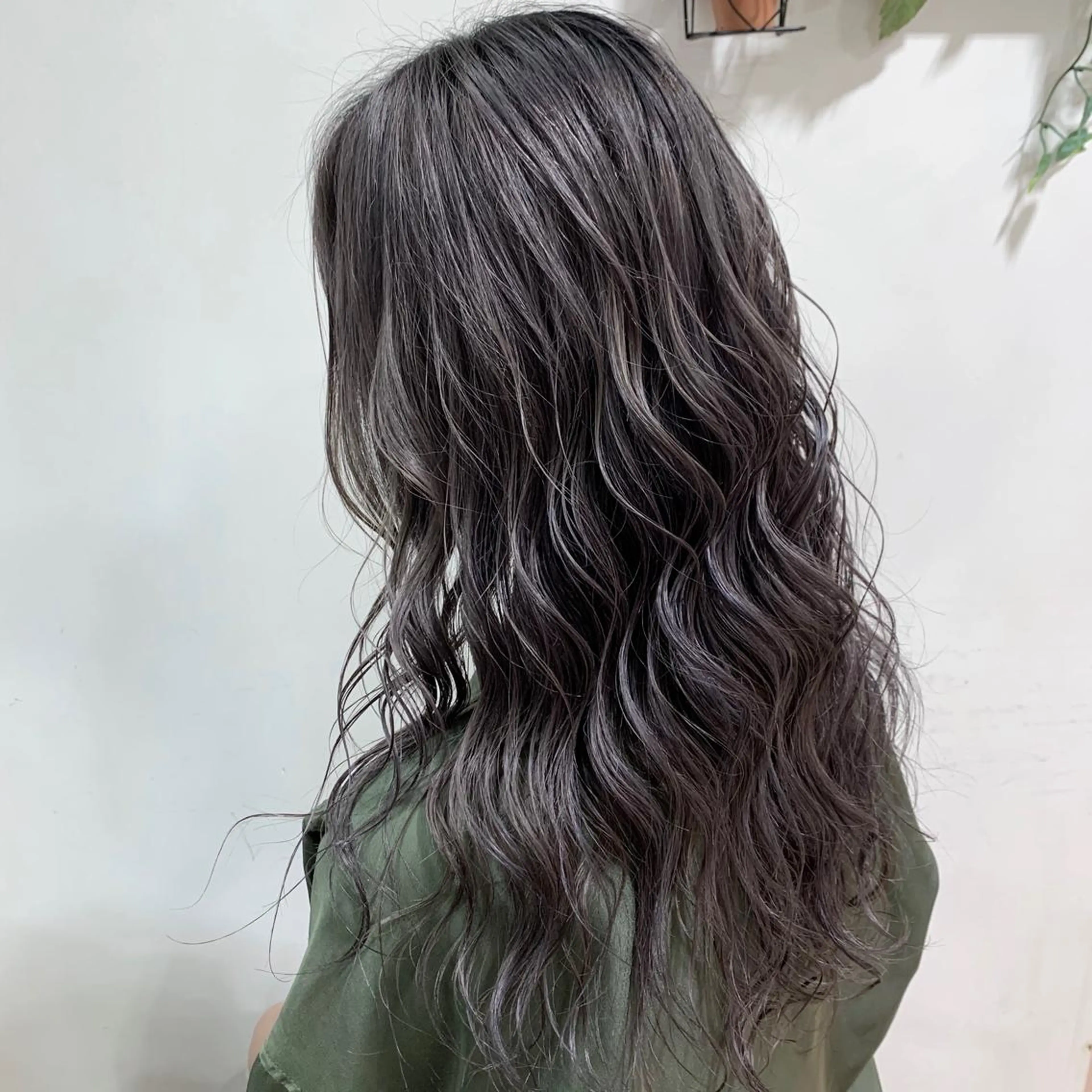 ロング カラー アッシュ シルバー シルバーアッシュ mimiiy梅田 中崎町ハイトーンのヘアスタイル