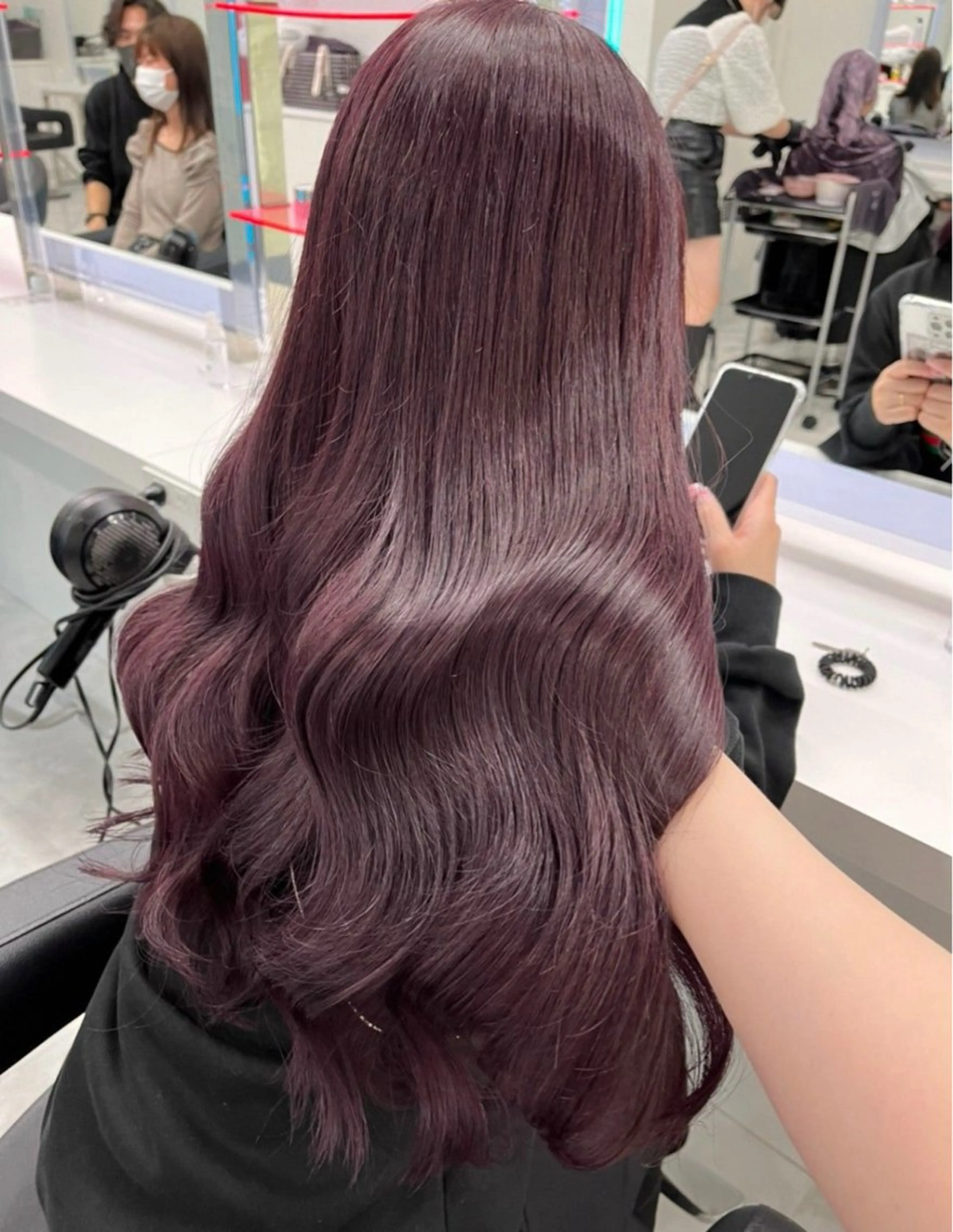 セミロング カラー ヘアアレンジ 透明感カラー レッドカラー 韓国風ヘア ヘアカラー トリートメント 🩵ダメージレス艶感 ハイトーン🩷のヘアスタイル