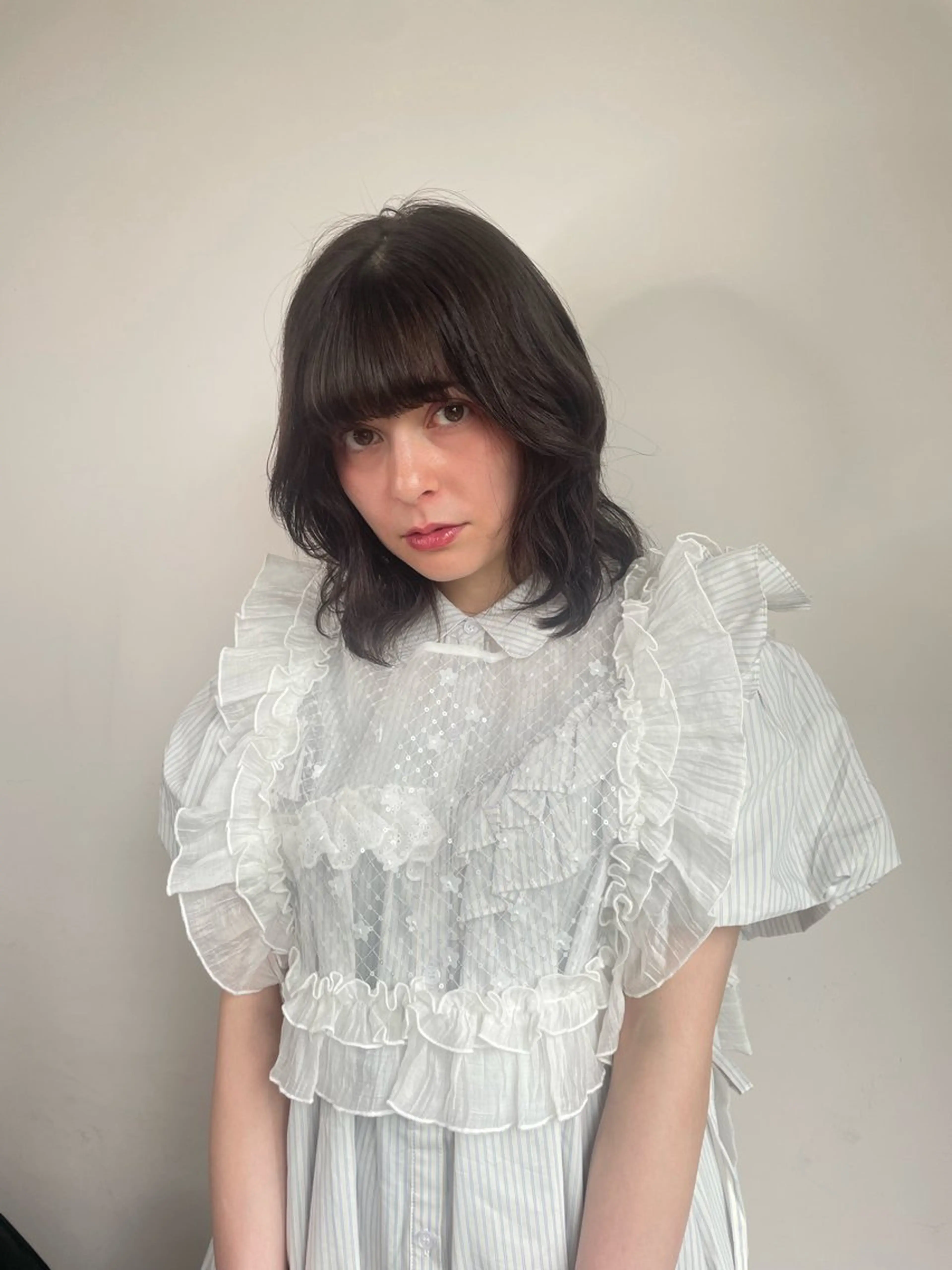 ミディアム 鈴木瑛里／ブロンド ベージュ／男女のヘアスタイル