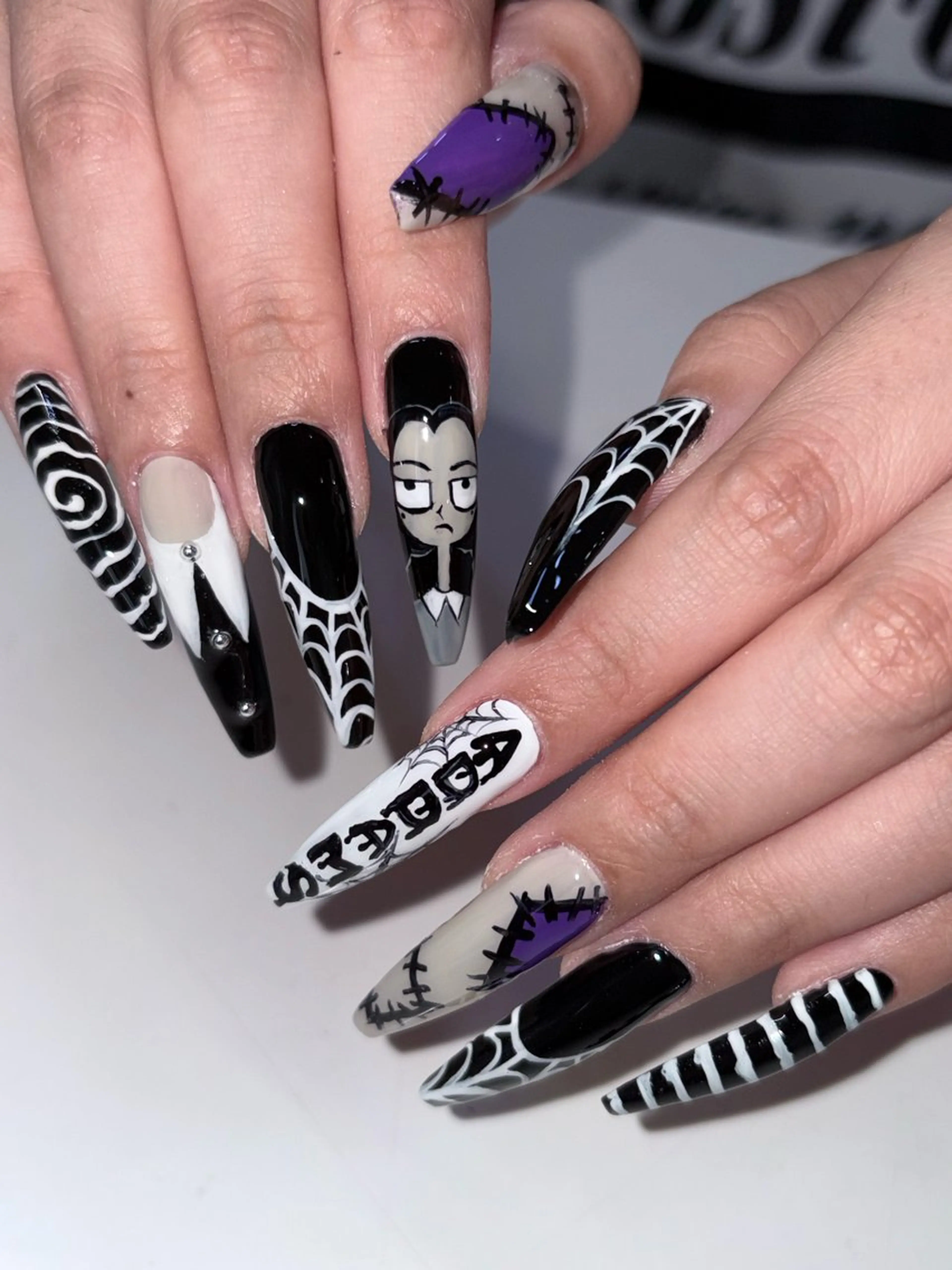 ネイル ハンドネイル NES NAIL所属・さゆり￤推しキャラ ￤ロングネイル🩷のネイルデザイン