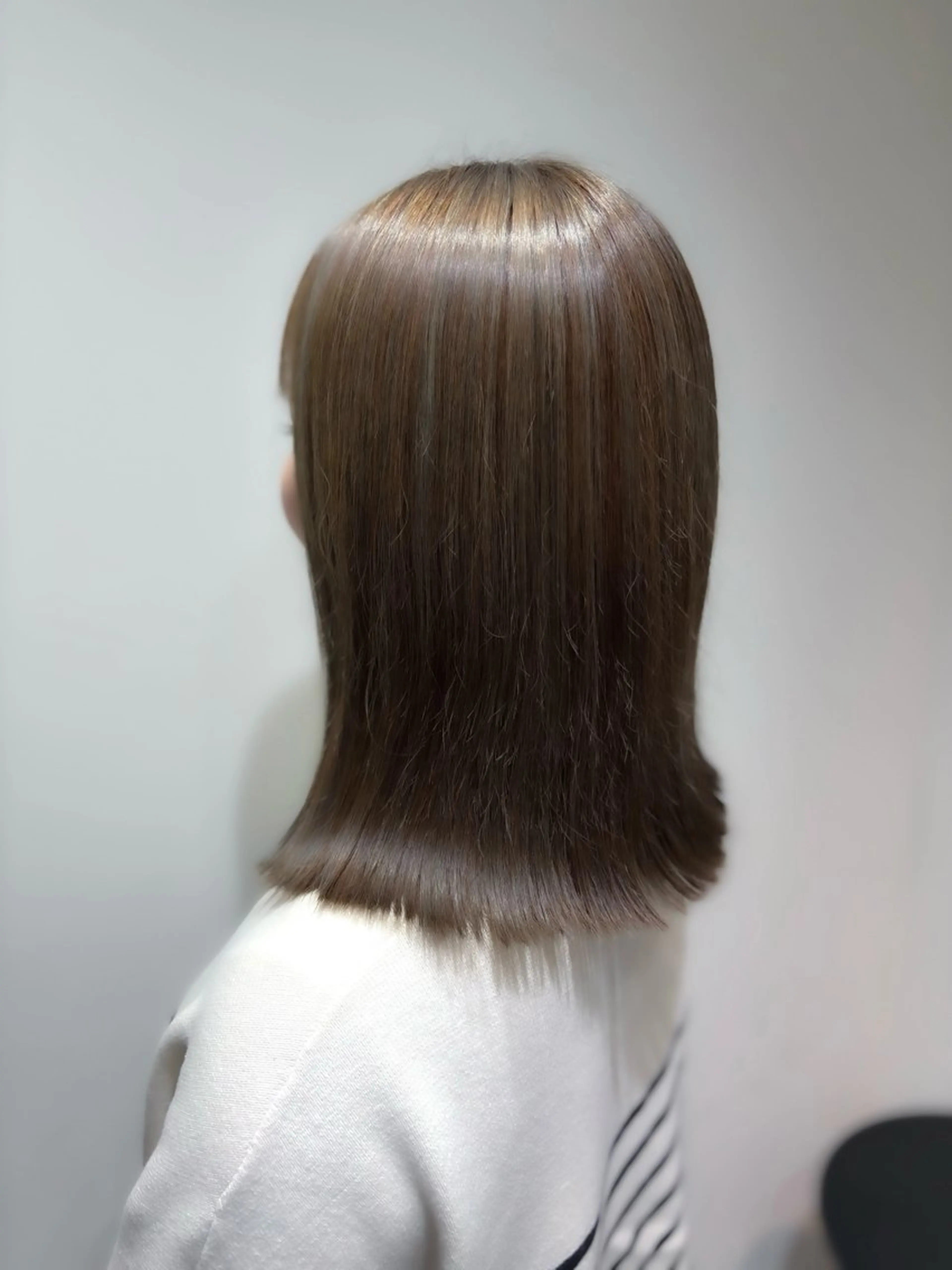 ミディアム カラー グレージュ ハイライトカラー オリーブグレージュ オリーブグレー ハイライト ヘアカラー ducha所属・DUCHA Tomida naoのヘアスタイル