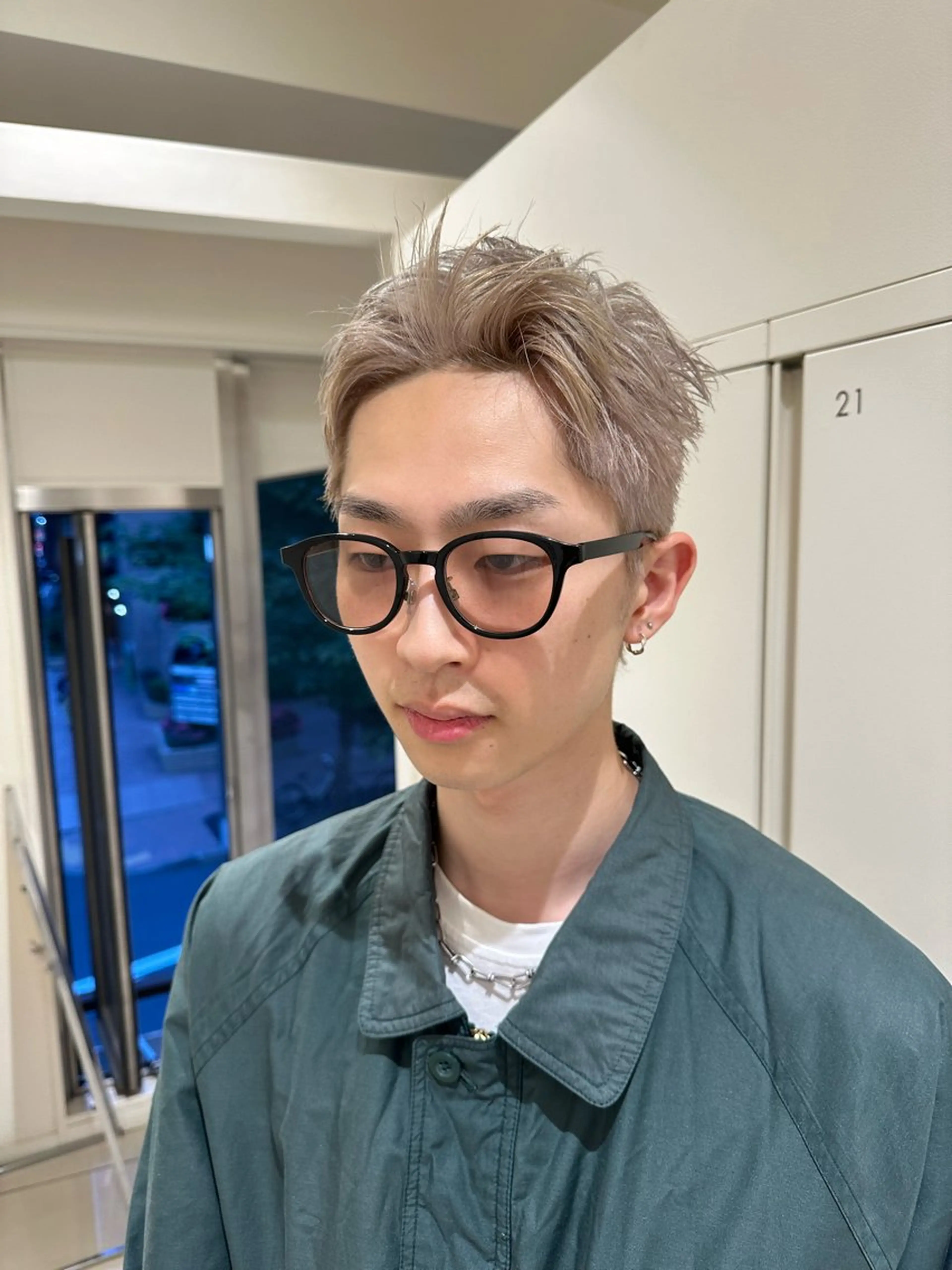 ショート カラー メンズ タイトボブ個性派カラ ーAKANEのヘアスタイル