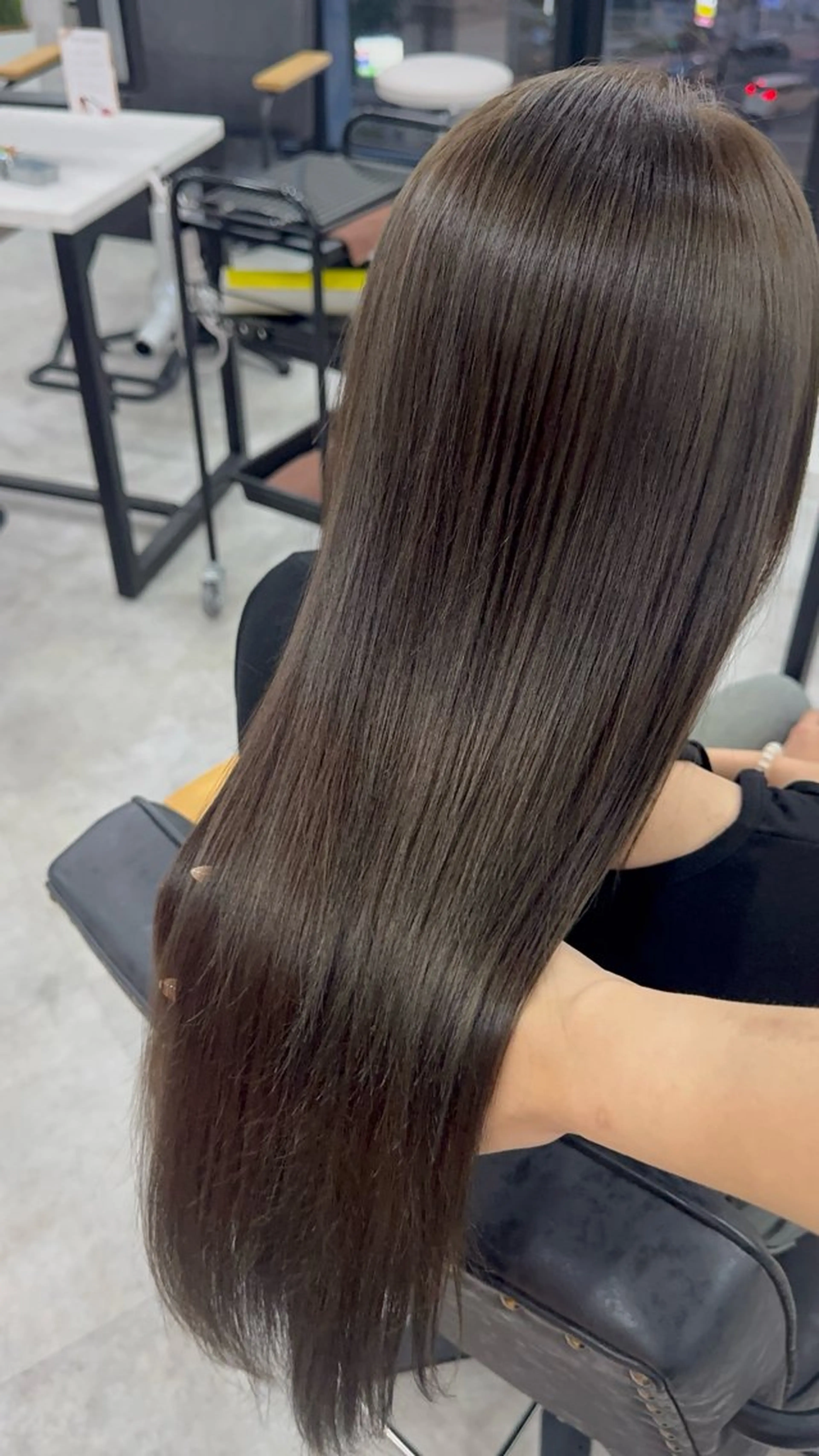 ロング カラー アッシュ アッシュブラウン ベージュカラー 黒髪 ブリーチ カット ヘアカラー トリートメント 赤み無し柔らかカラー 【梅田】madokaのヘアスタイル