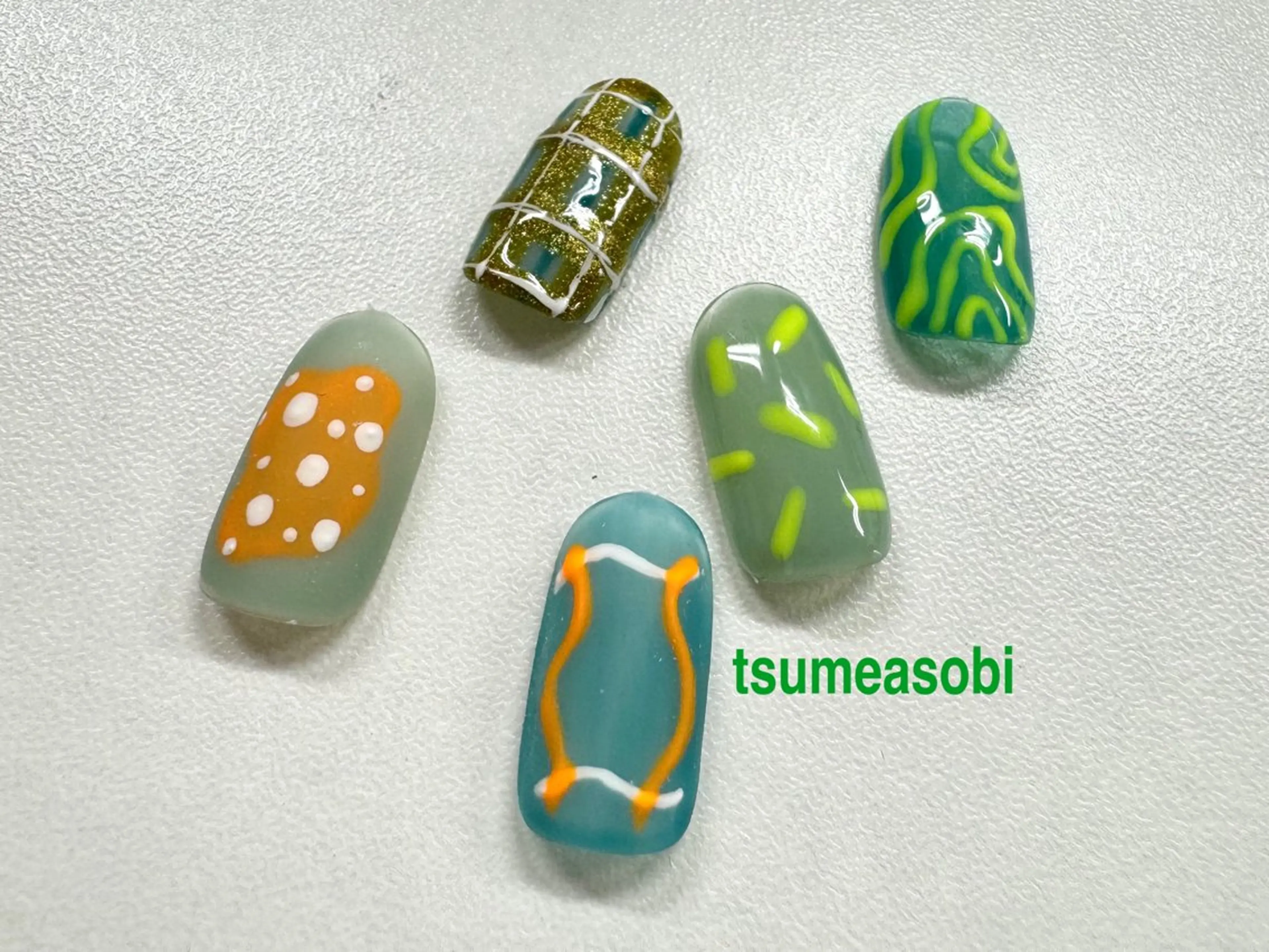 ネイル グリーン tsumeasobi所属・tsumeasobi 🪬macoのネイルデザイン
