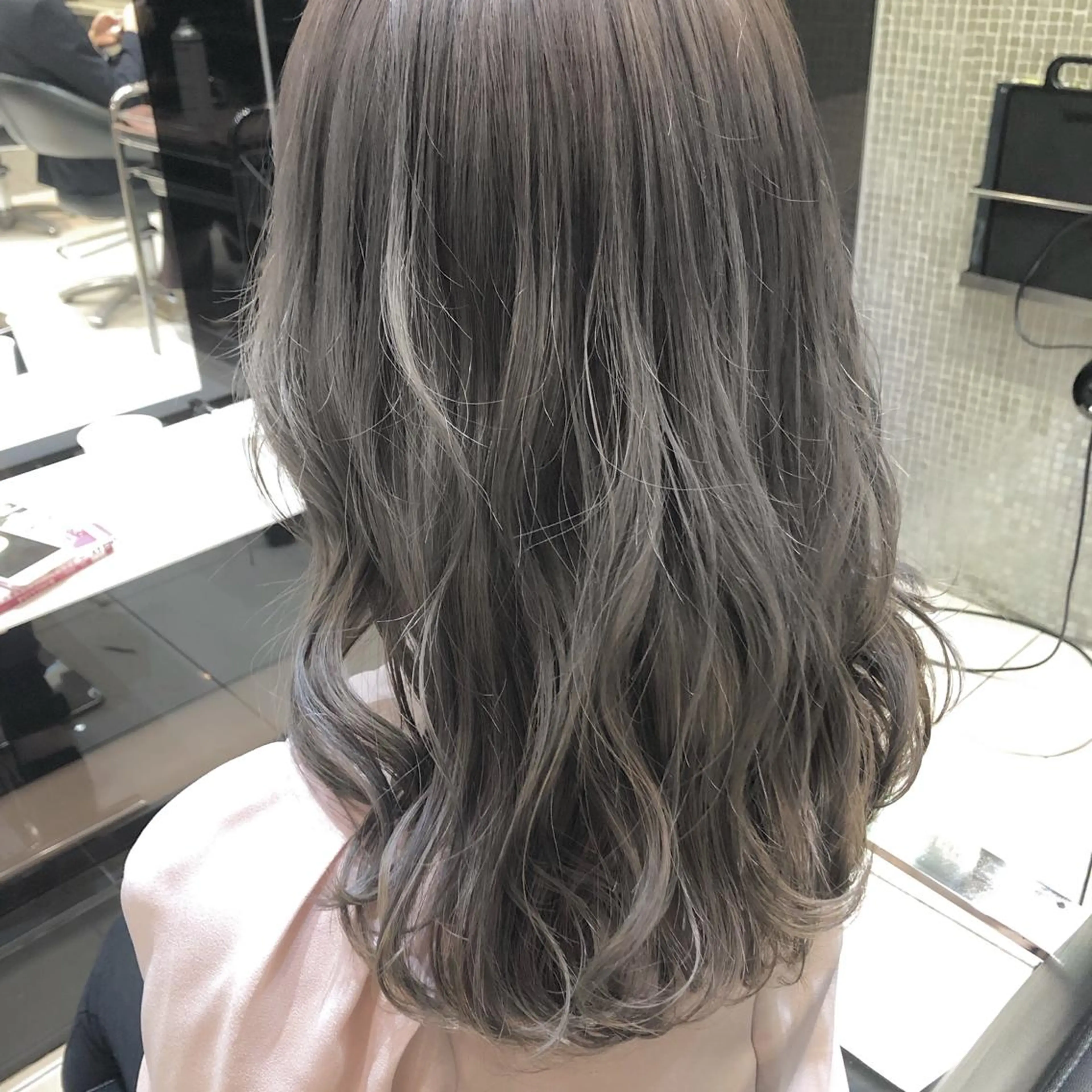 セミロング カラー 女性リピ90%🍨 🩷佐藤みずきのヘアスタイル