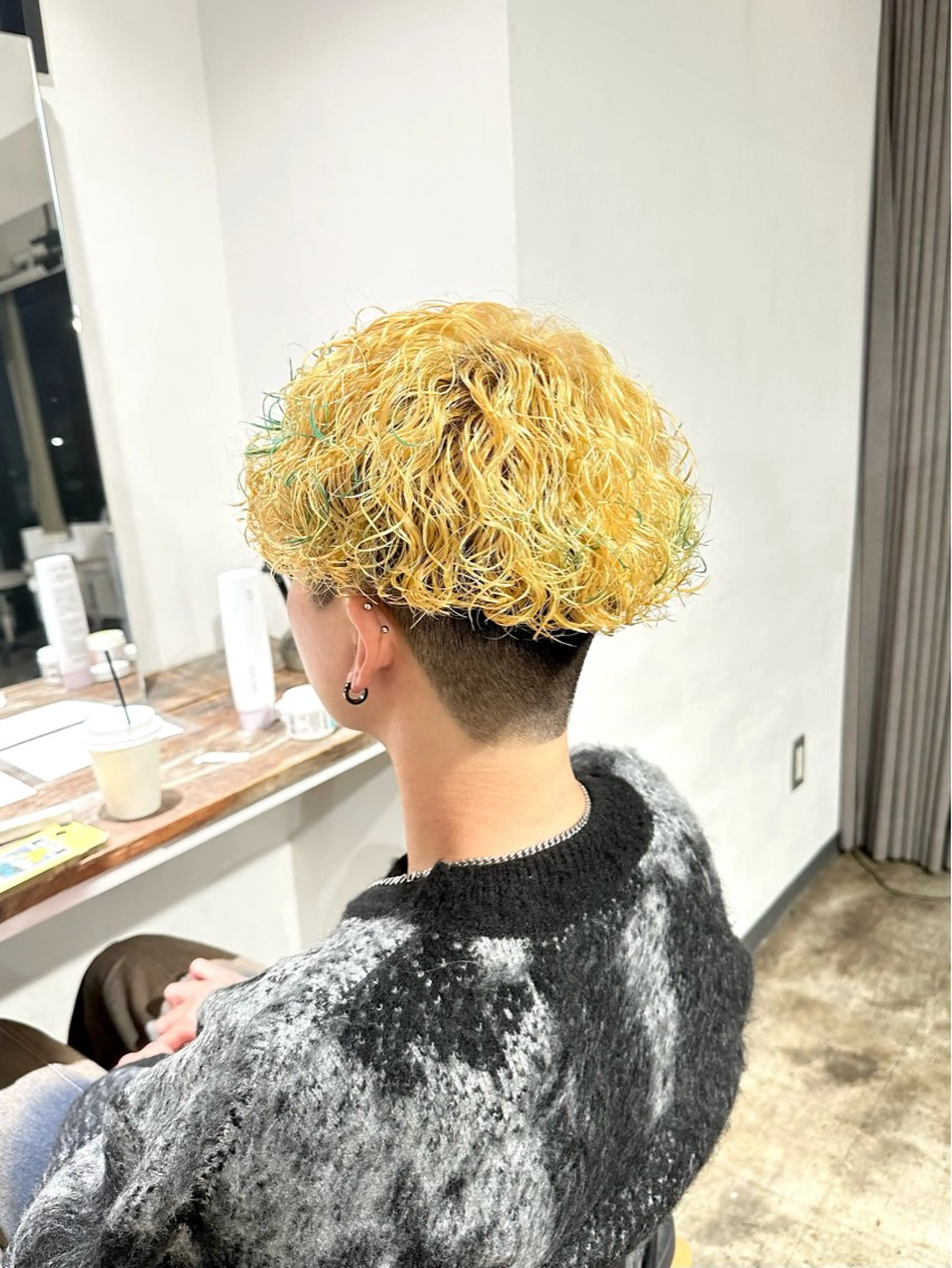 メンズ メンズブリーチ メンズパーマ プードルパーマ 刈り上げ プードルパーマ 骨格補正施術/メンズ 専門美容師/YUYAのヘアスタイル