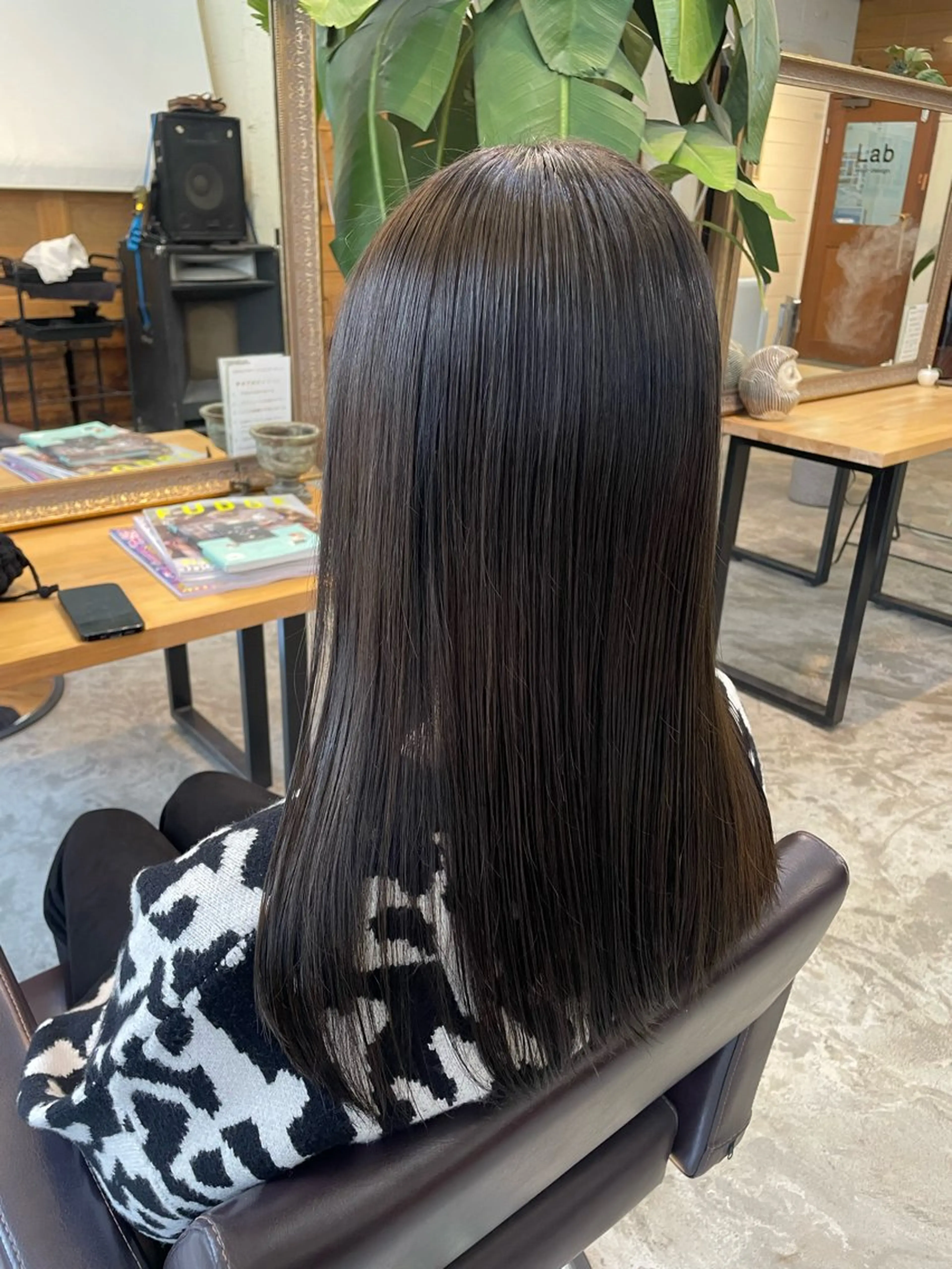 ミディアム カラー グレージュ 艶カラー/ハイトーン Anjuのヘアスタイル