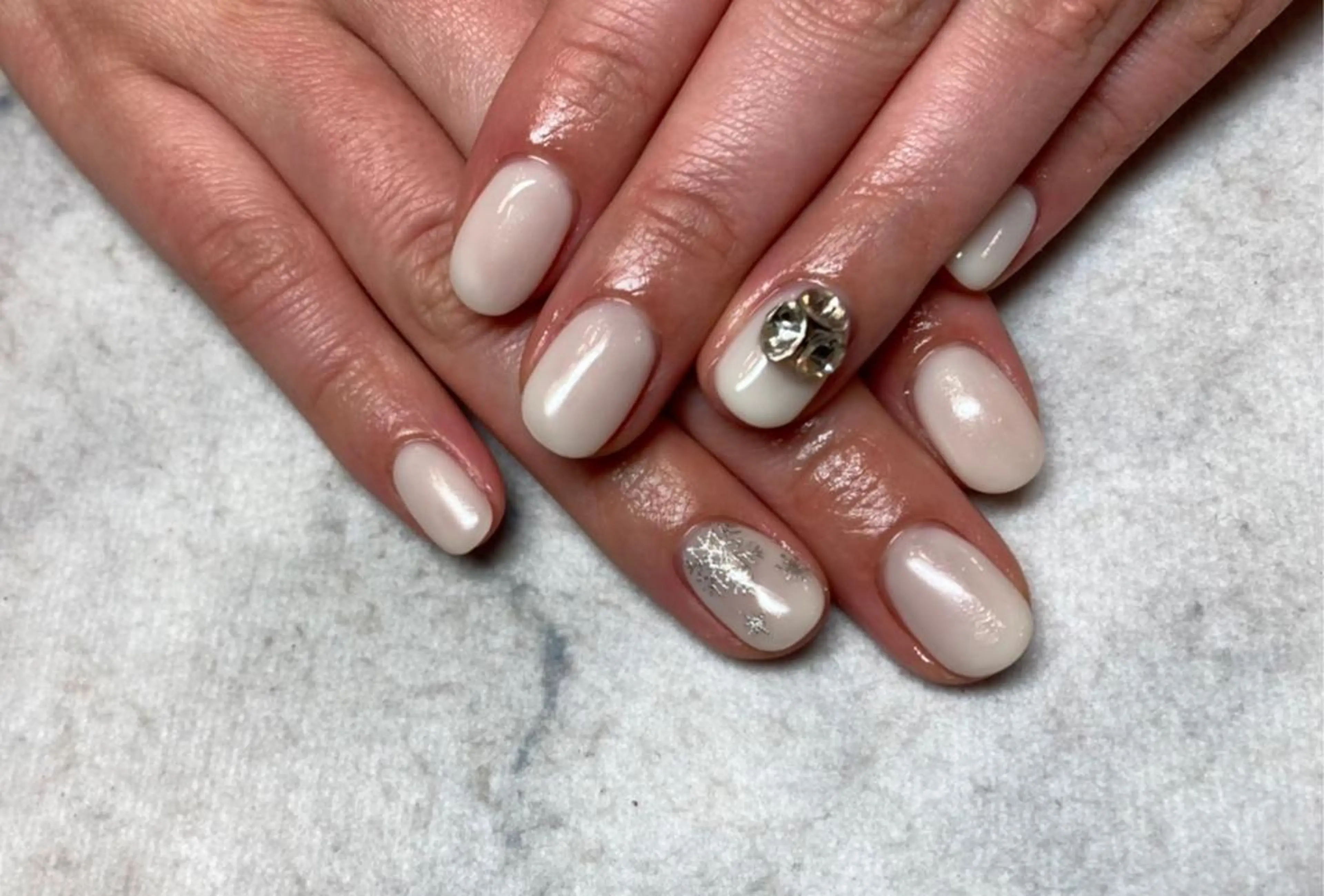 ネイル ネイルリボン 受付スタッフのネイルデザイン