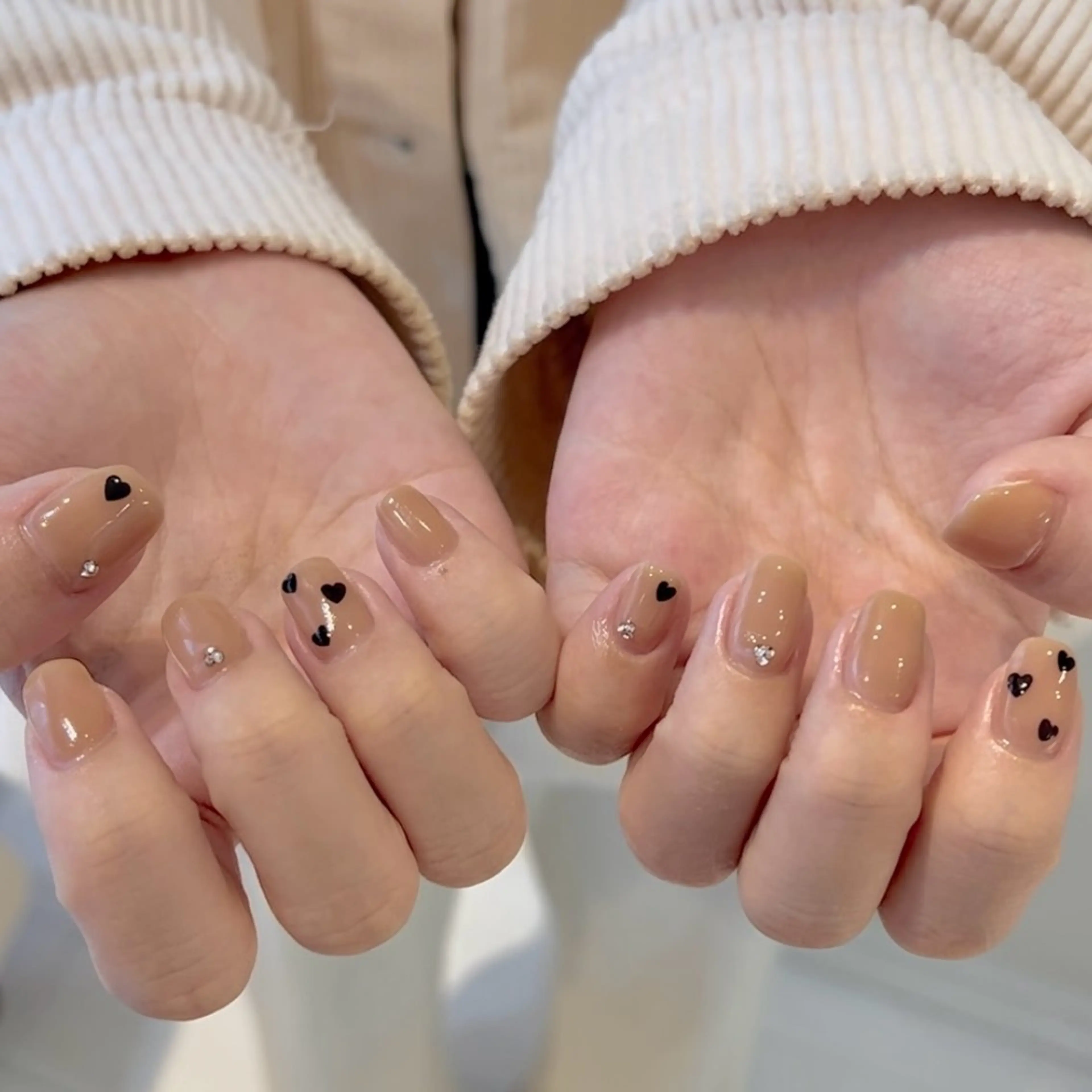 ネイル ハート ワンカラーネイル ハンドネイル 🎀チーク/ちゅるん 🫧chisa🎀のネイルデザイン