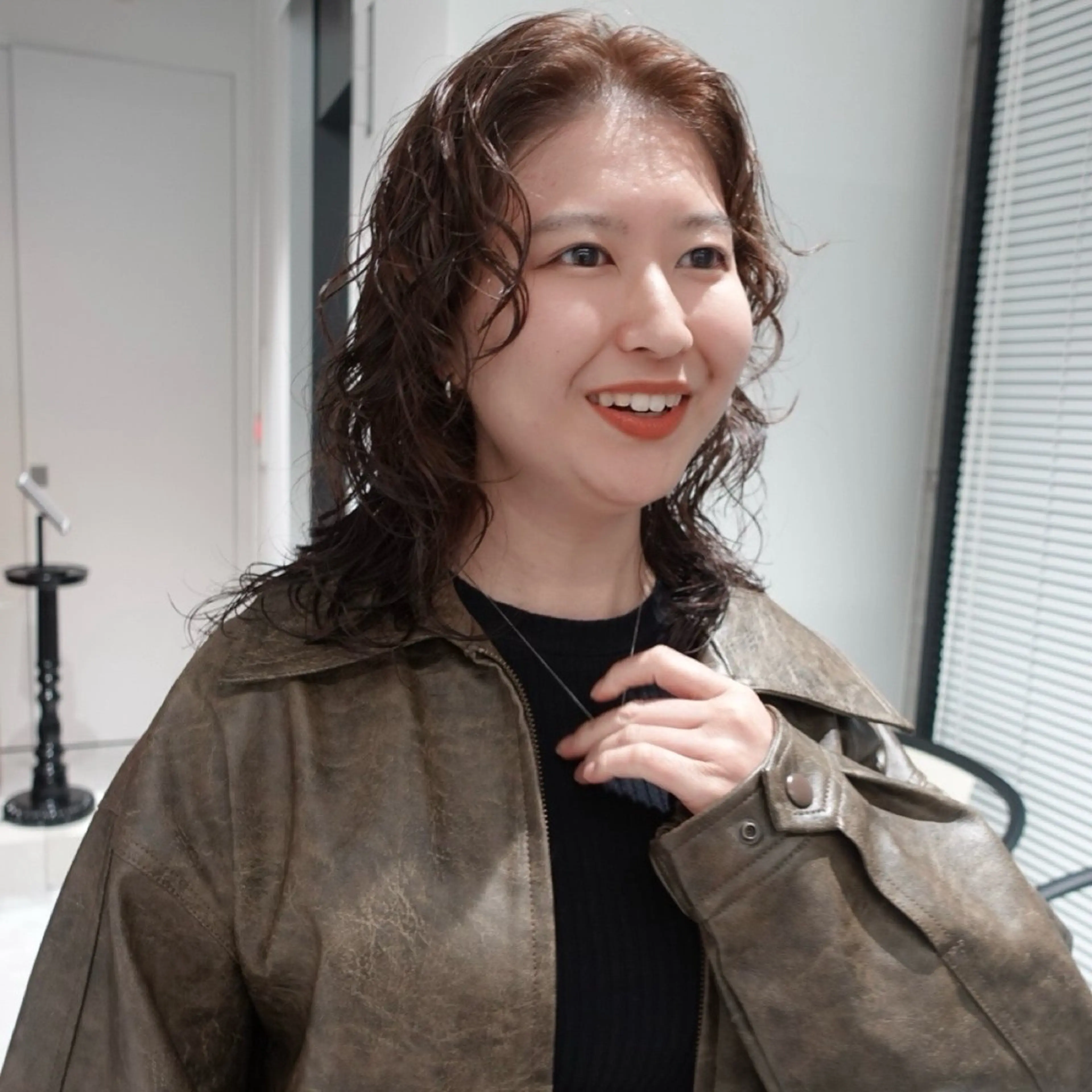 ミディアム カラー パーマ ヘアアレンジ レイヤーカット カット ヘアカラー パーマ 🌐サトウ リョウ🌐のヘアスタイル