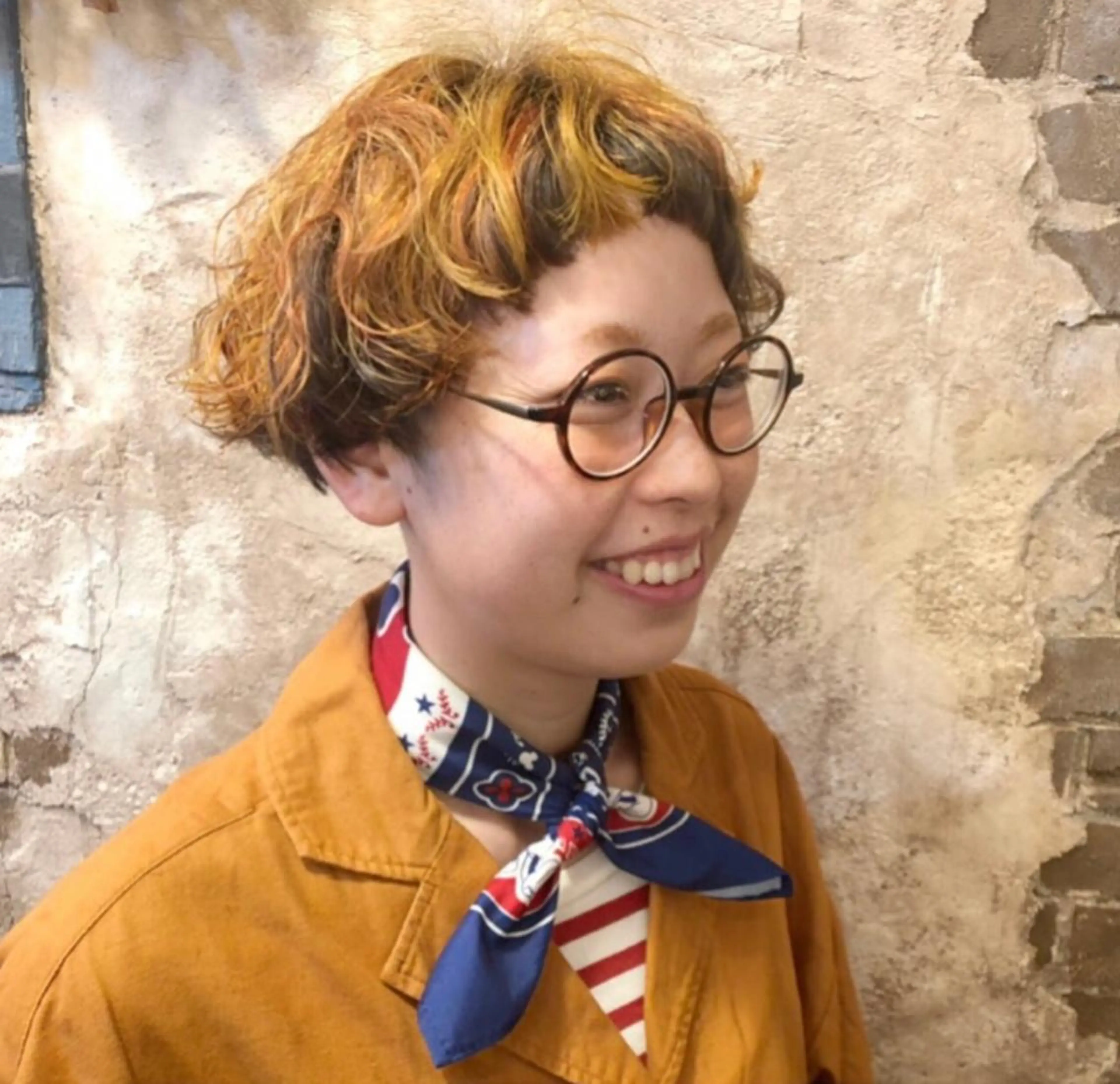 ショート カラー ブリーチ、パーマ 西部笑のヘアスタイル