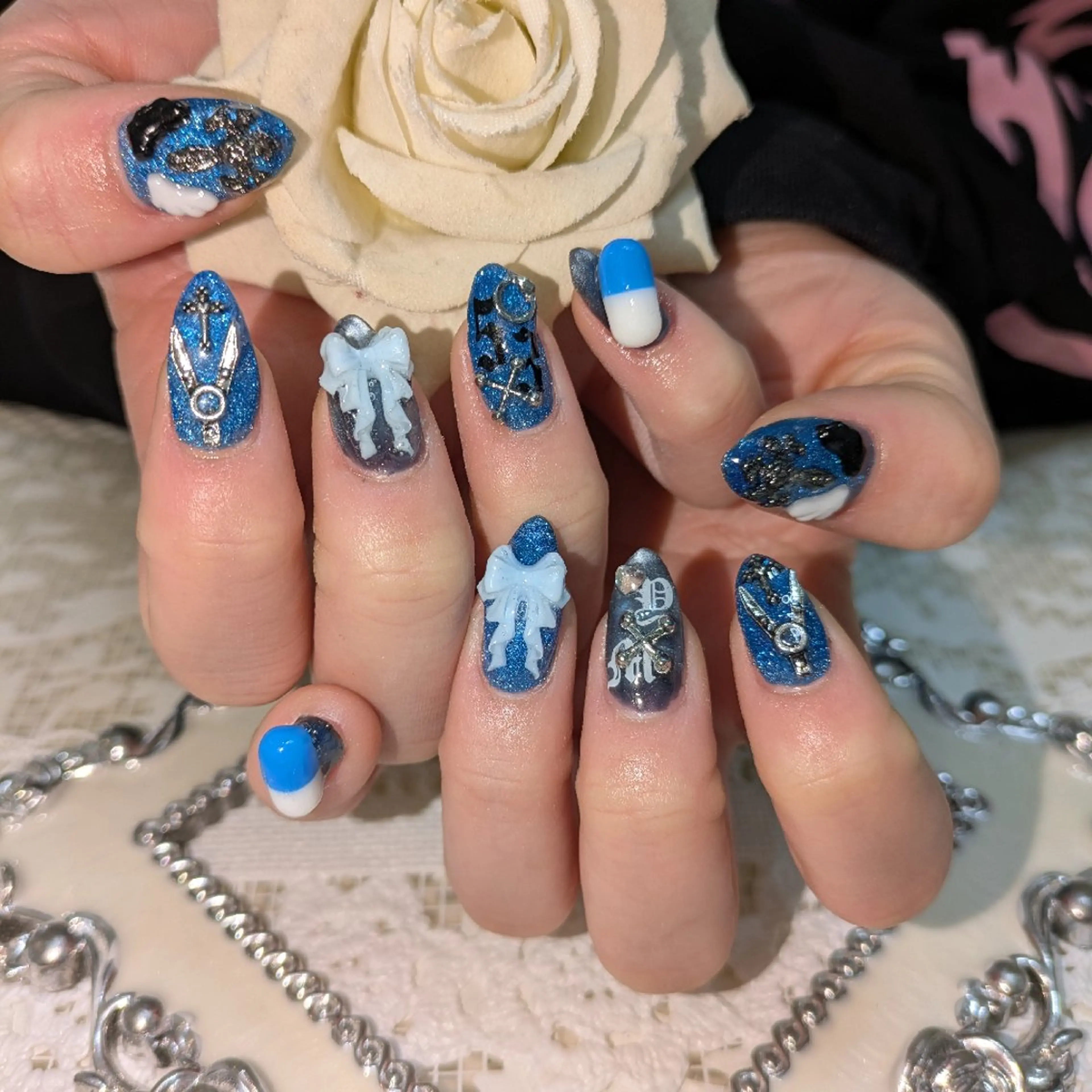 ネイル エステとネイル ローズコンフォートのネイルデザイン