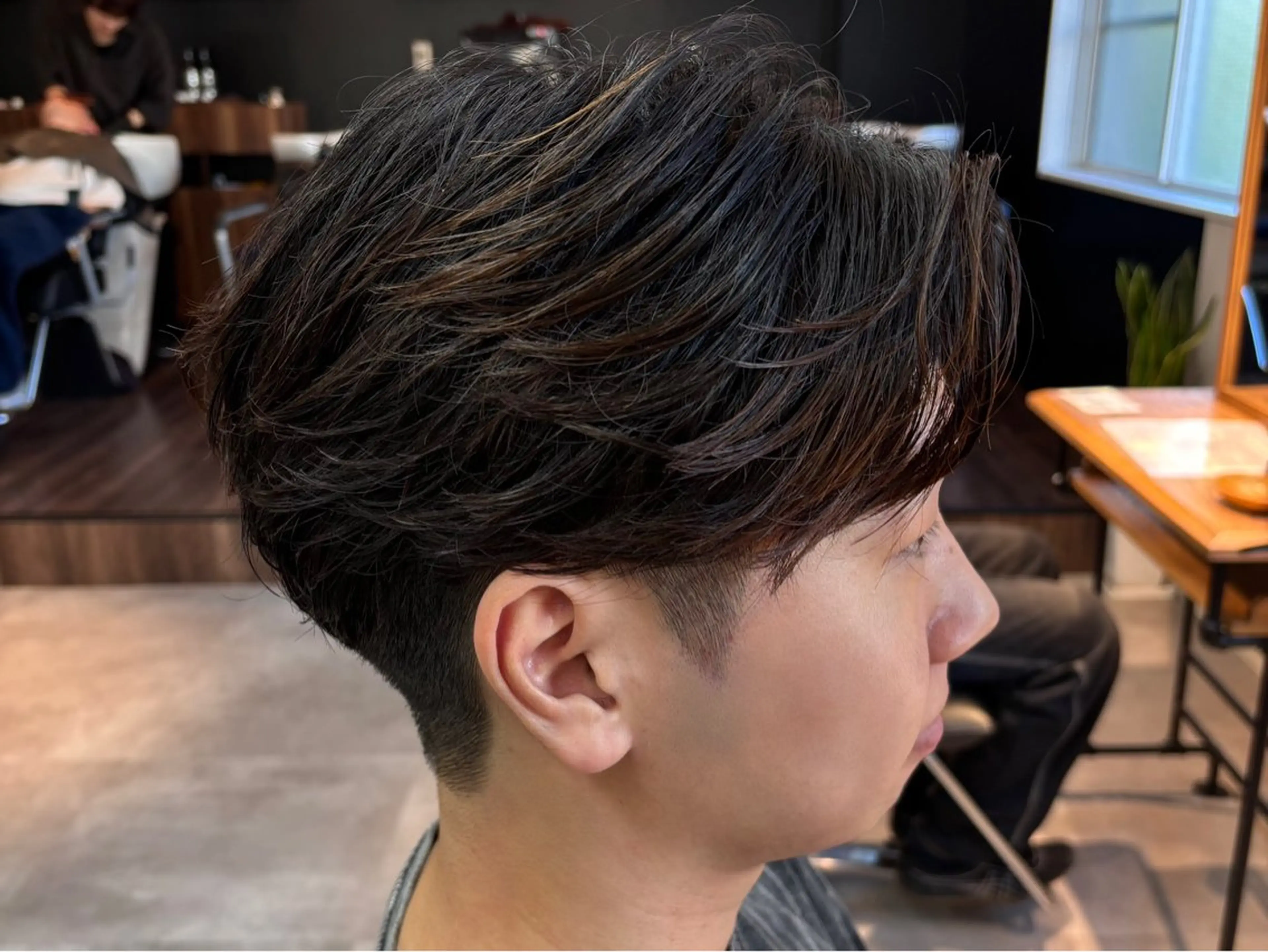 ショート パーマ メンズ カット パーマ 男に磨きをかけるフェ ードヘア👊🏼/森のヘアスタイル