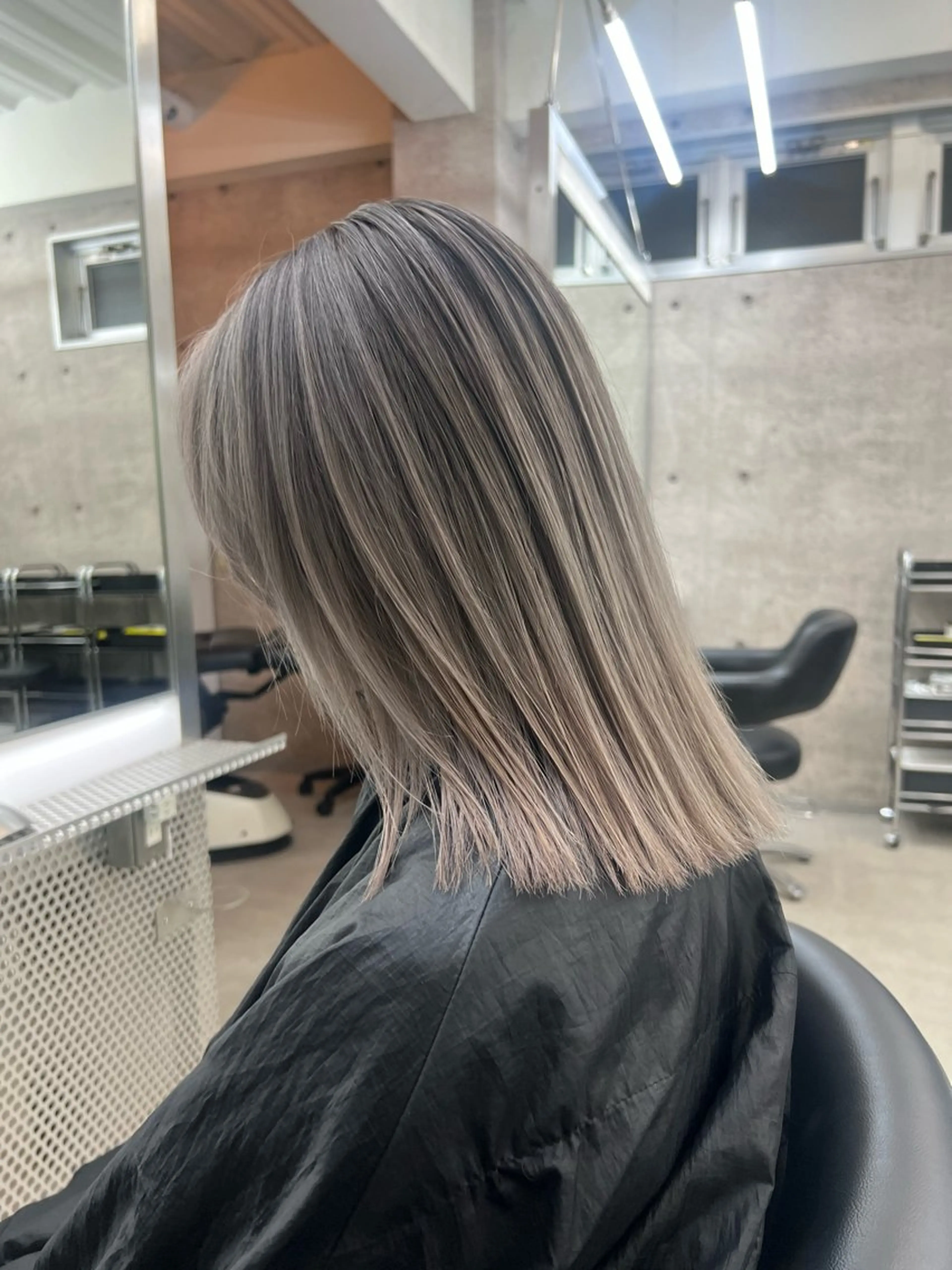 ミディアム アンナ🦋海外ヘア バレイヤージュのヘアスタイル