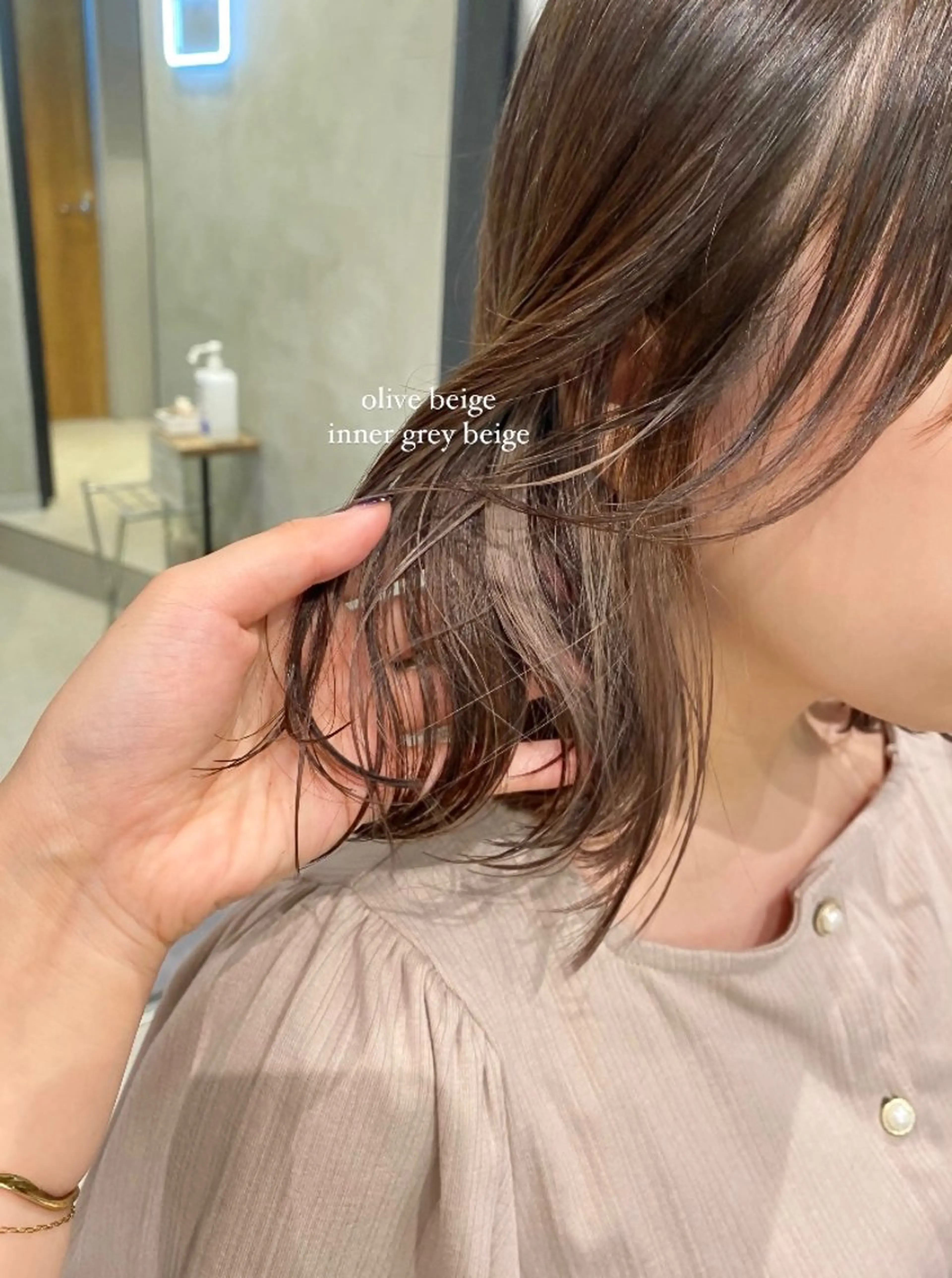 カラー 透けるベージュ/ 艶カラー♡のヘアスタイル