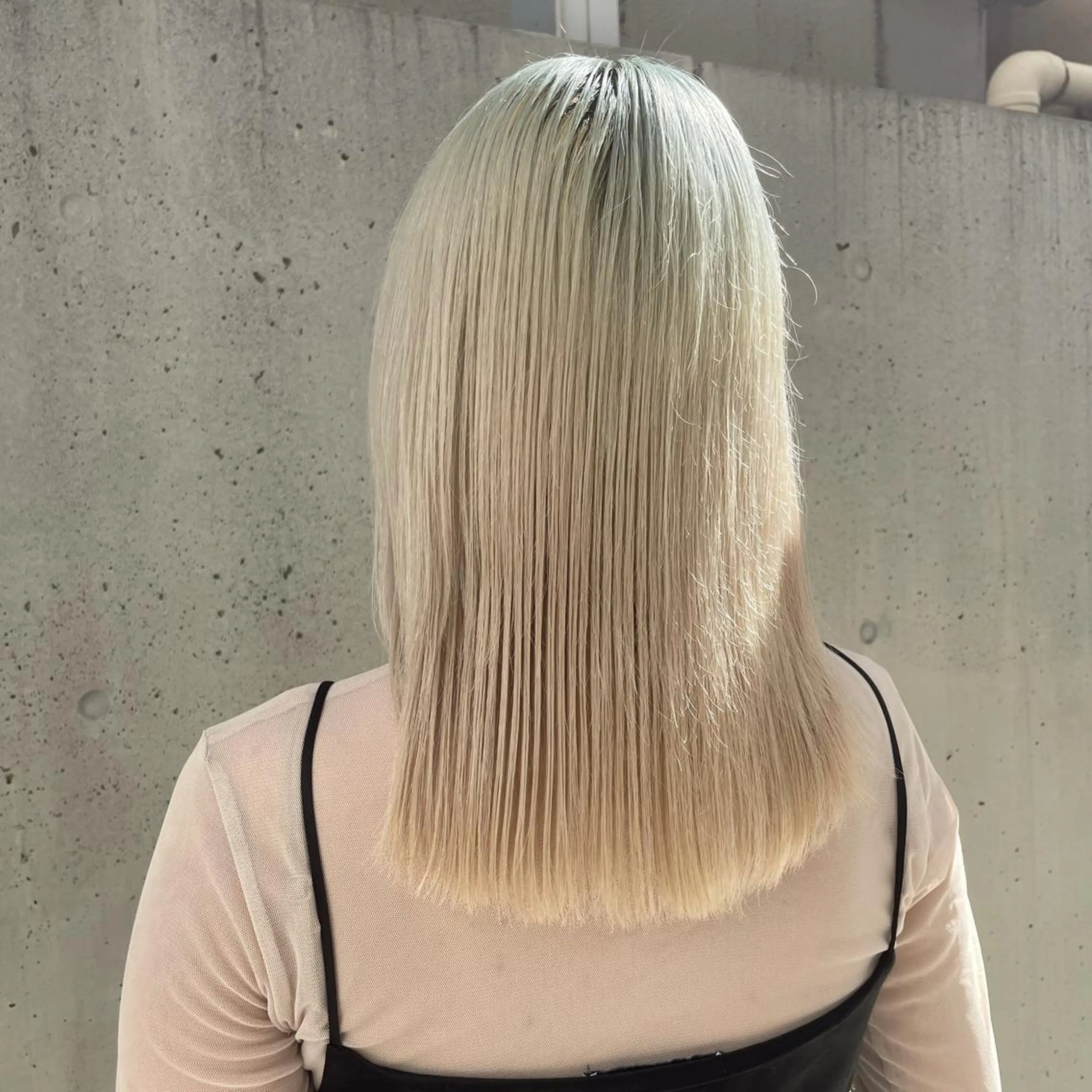 ミディアム ブリーチカラー特化 碇　英朗のヘアスタイル