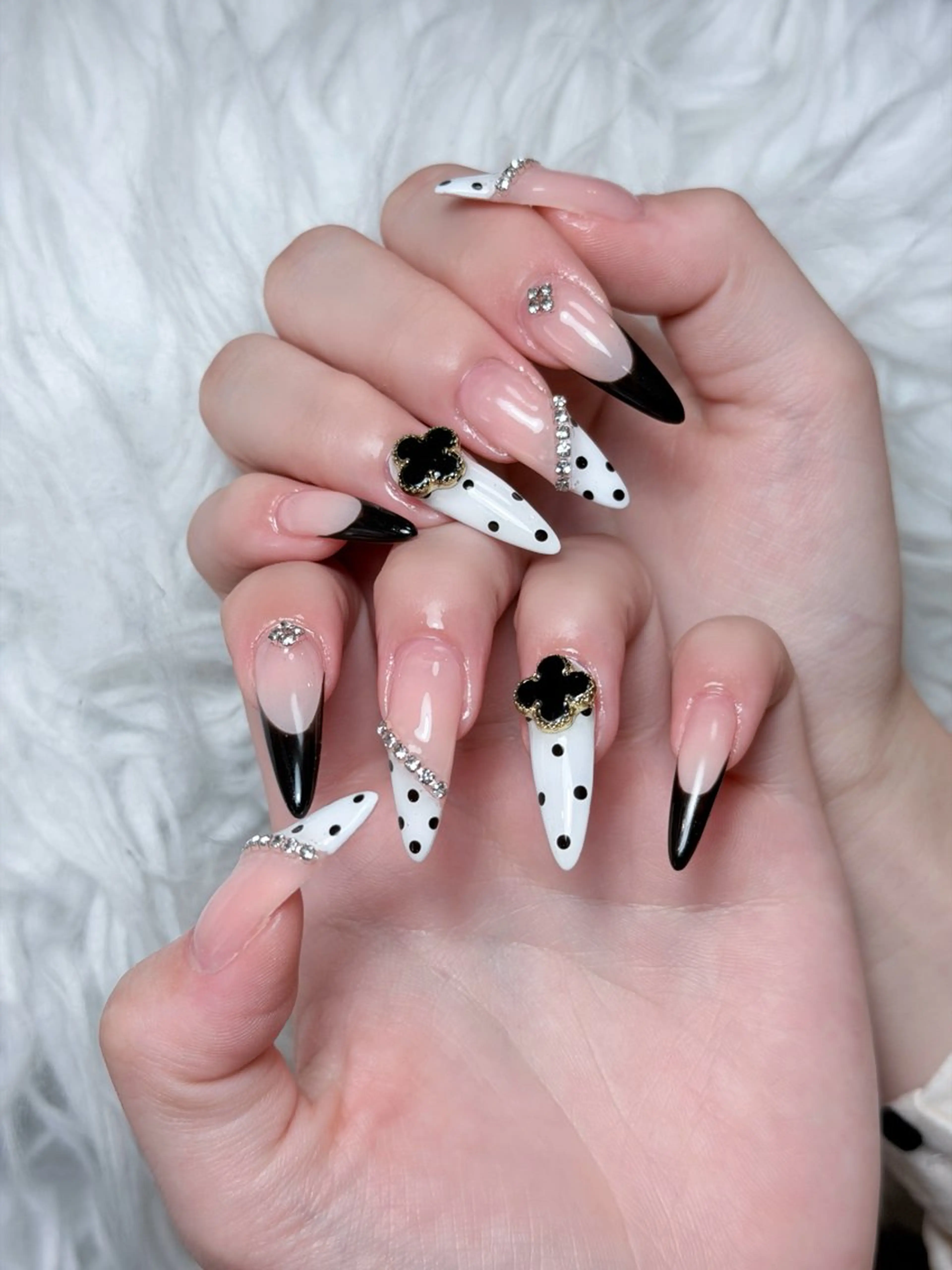 ネイル チークネイル ドット フレンチネイル グラデーション ハート ハンドネイル Julli NailStudioのネイルデザイン