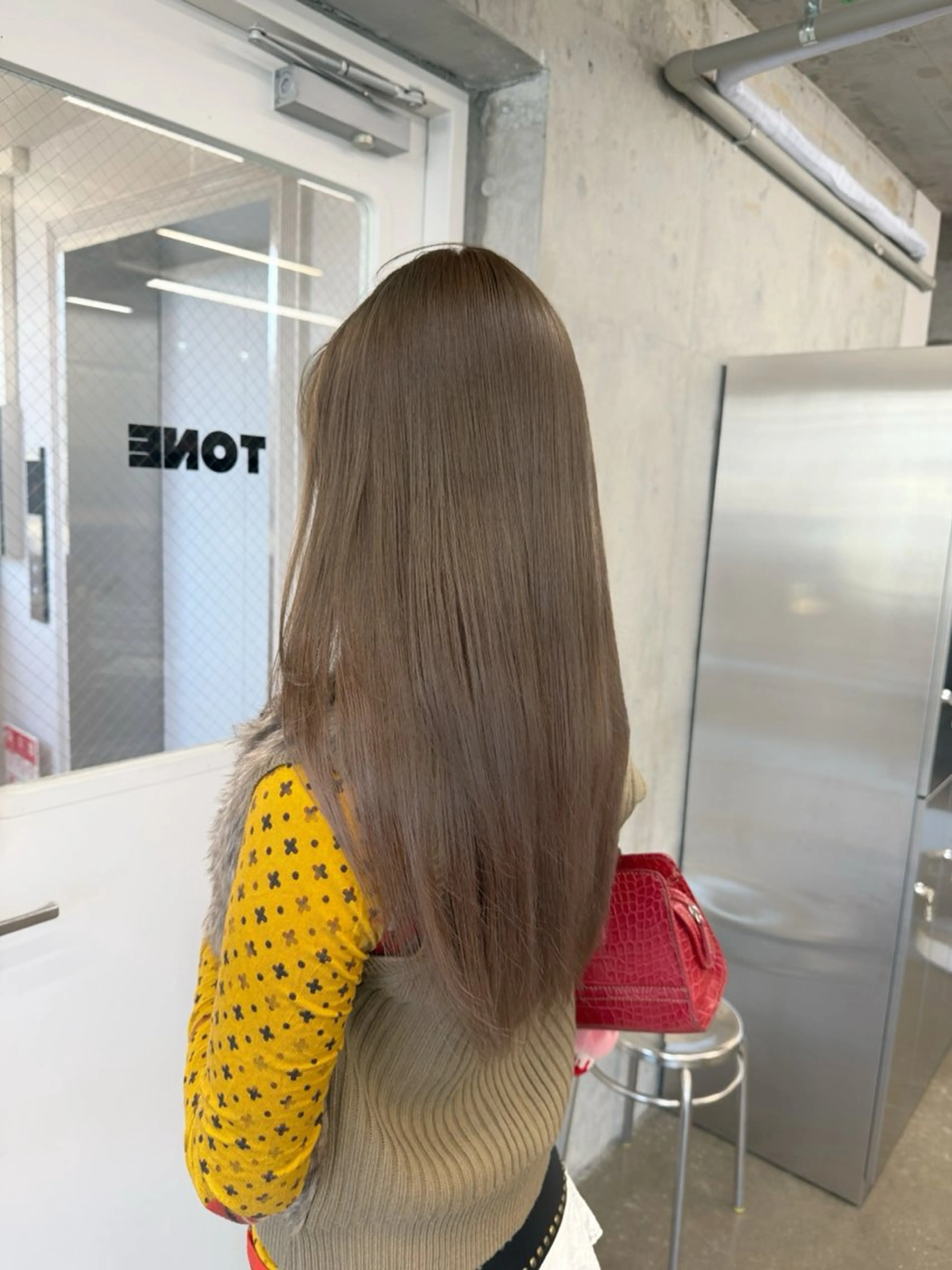 ロング カラー ブリーチ ダブルカラー グレージュ ブリーチなしカラー カット ヘアカラー トリートメント 高橋大樹/グレージュ 透明感/髪質改善のヘアスタイル