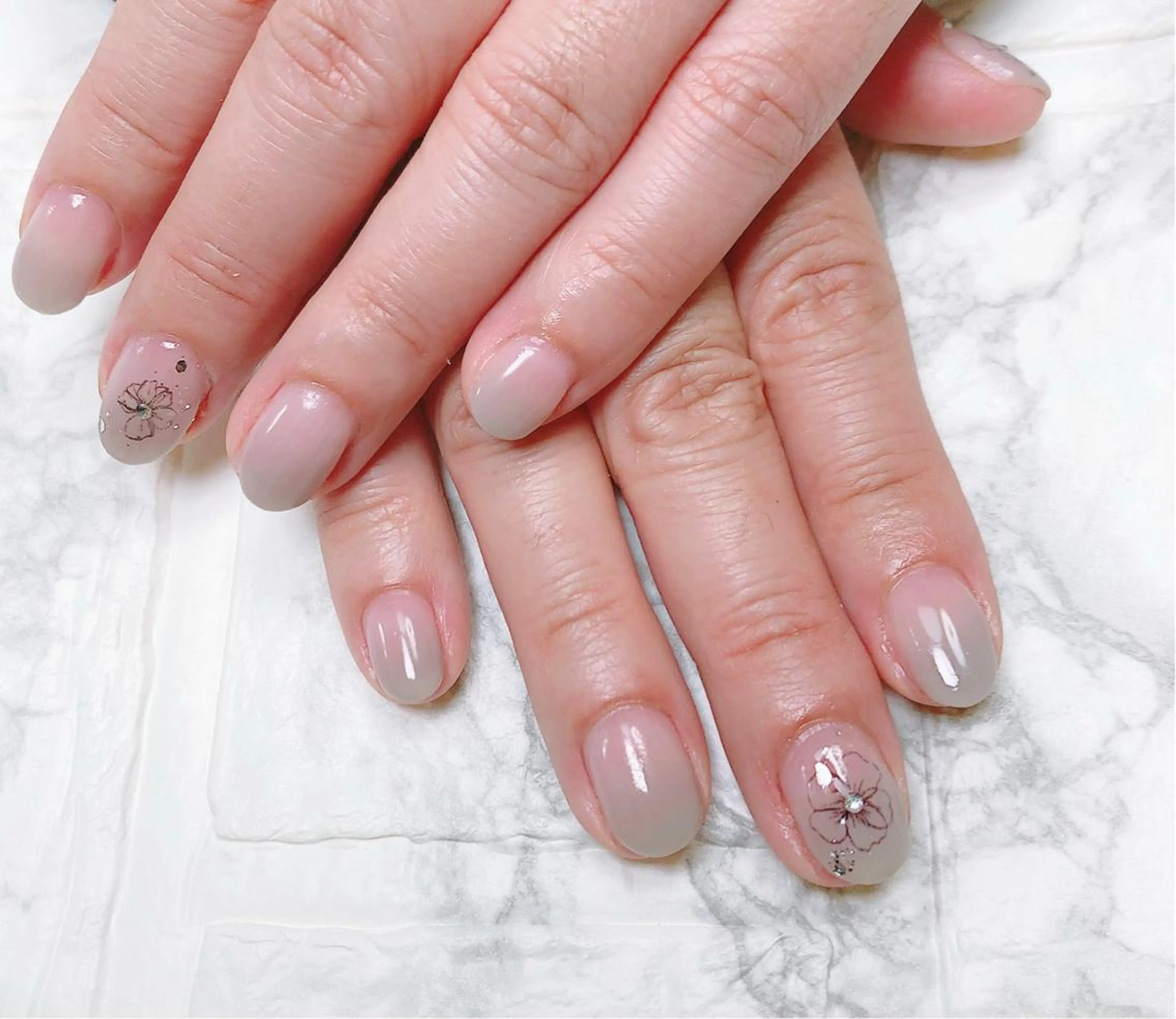 ネイル グラデーション シンプルネイル ハンドネイル ハンドケア Nailsalon Eve（イヴ）のネイルデザイン