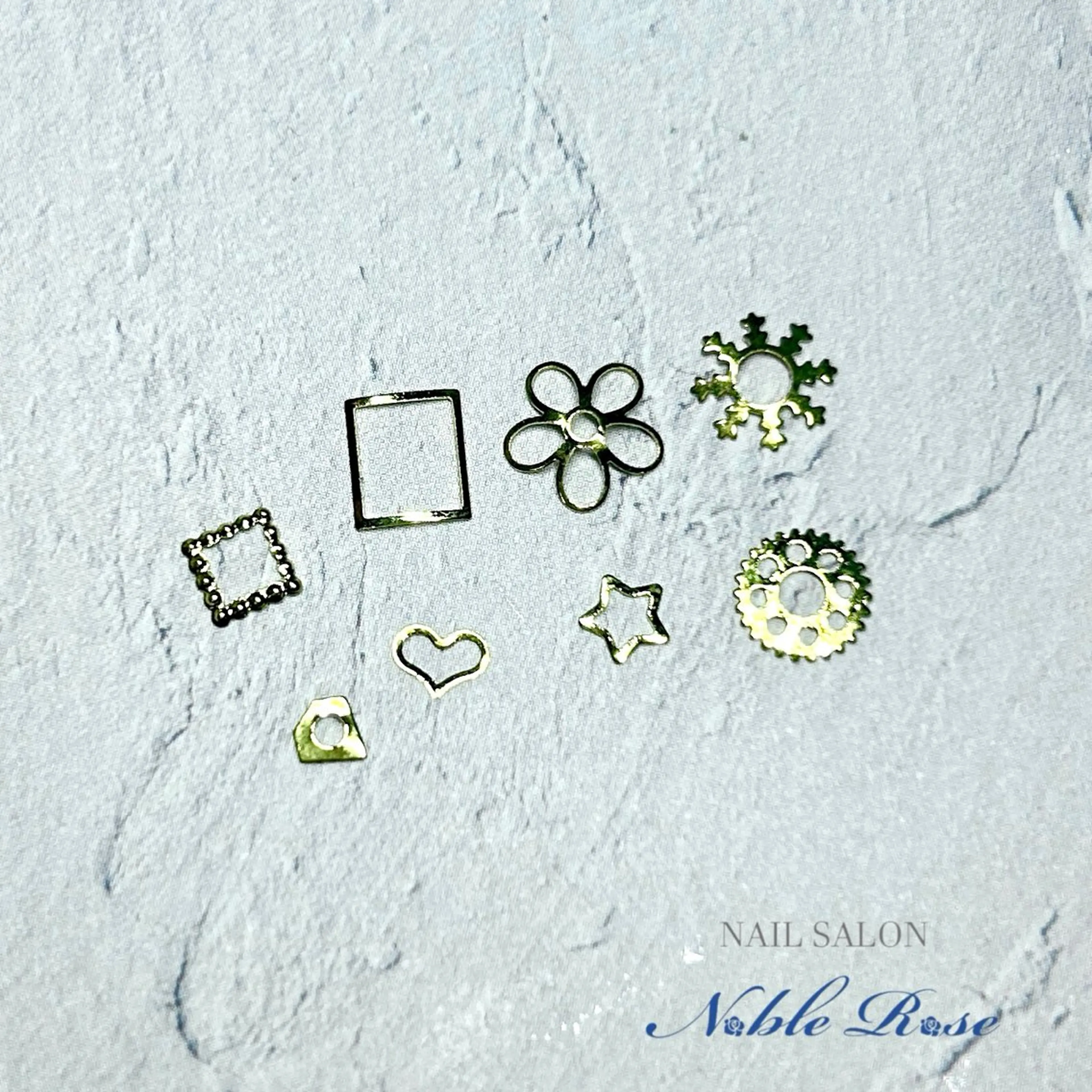 ネイル ゴールド Noble Rose🥀のネイルデザイン